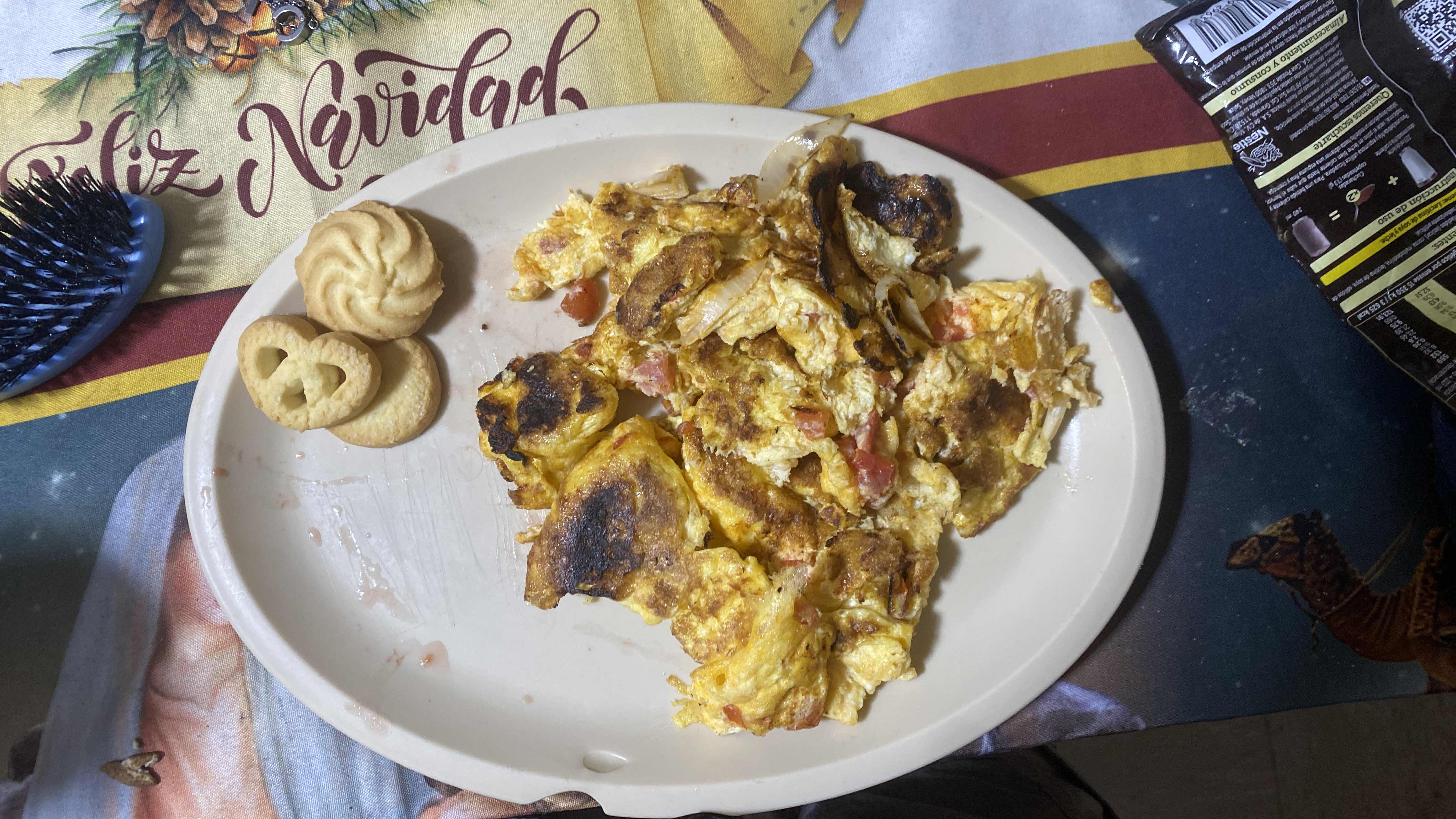 Huevos revueltos con galletas