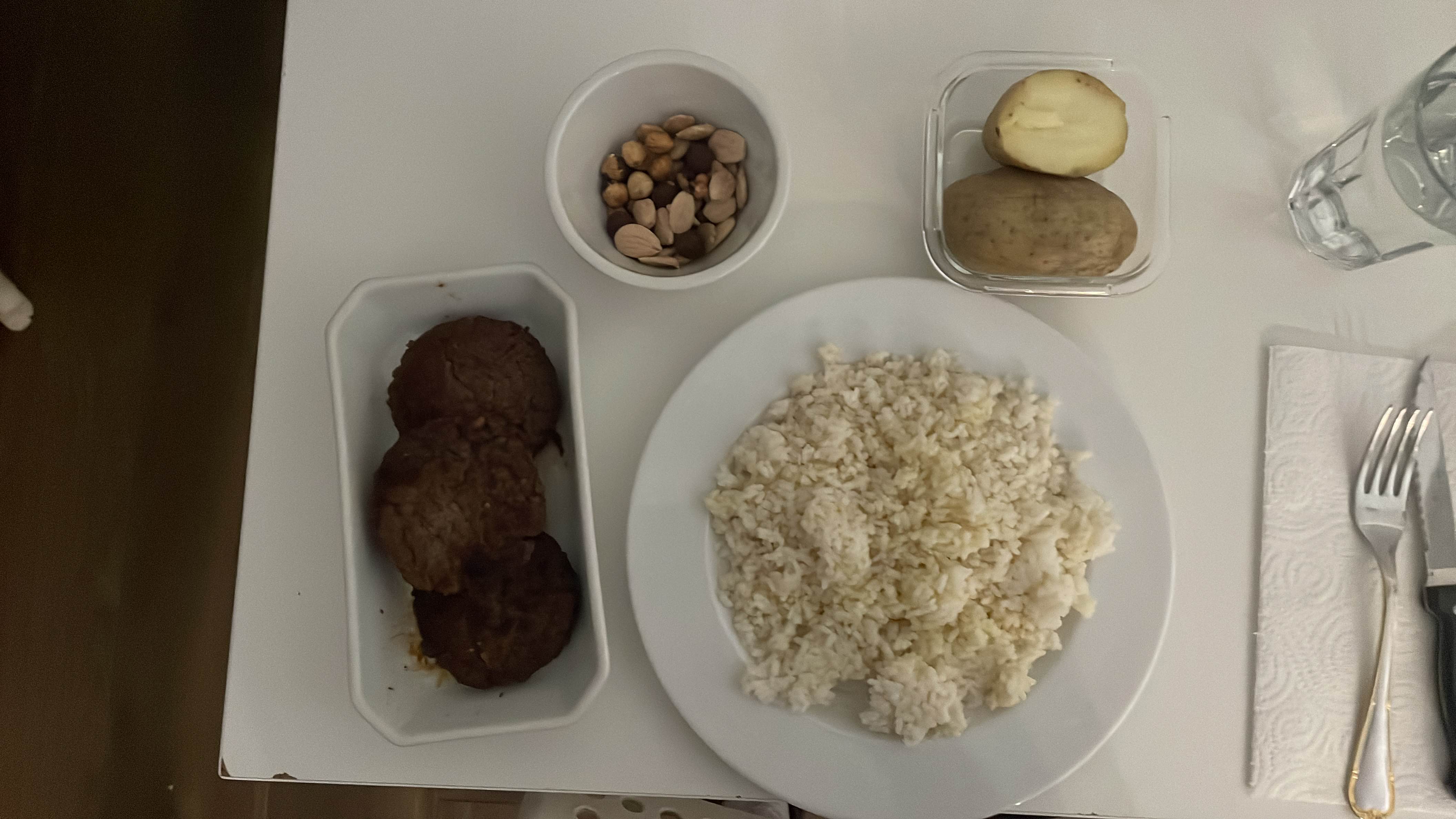 Arroz con carne y frutos secos