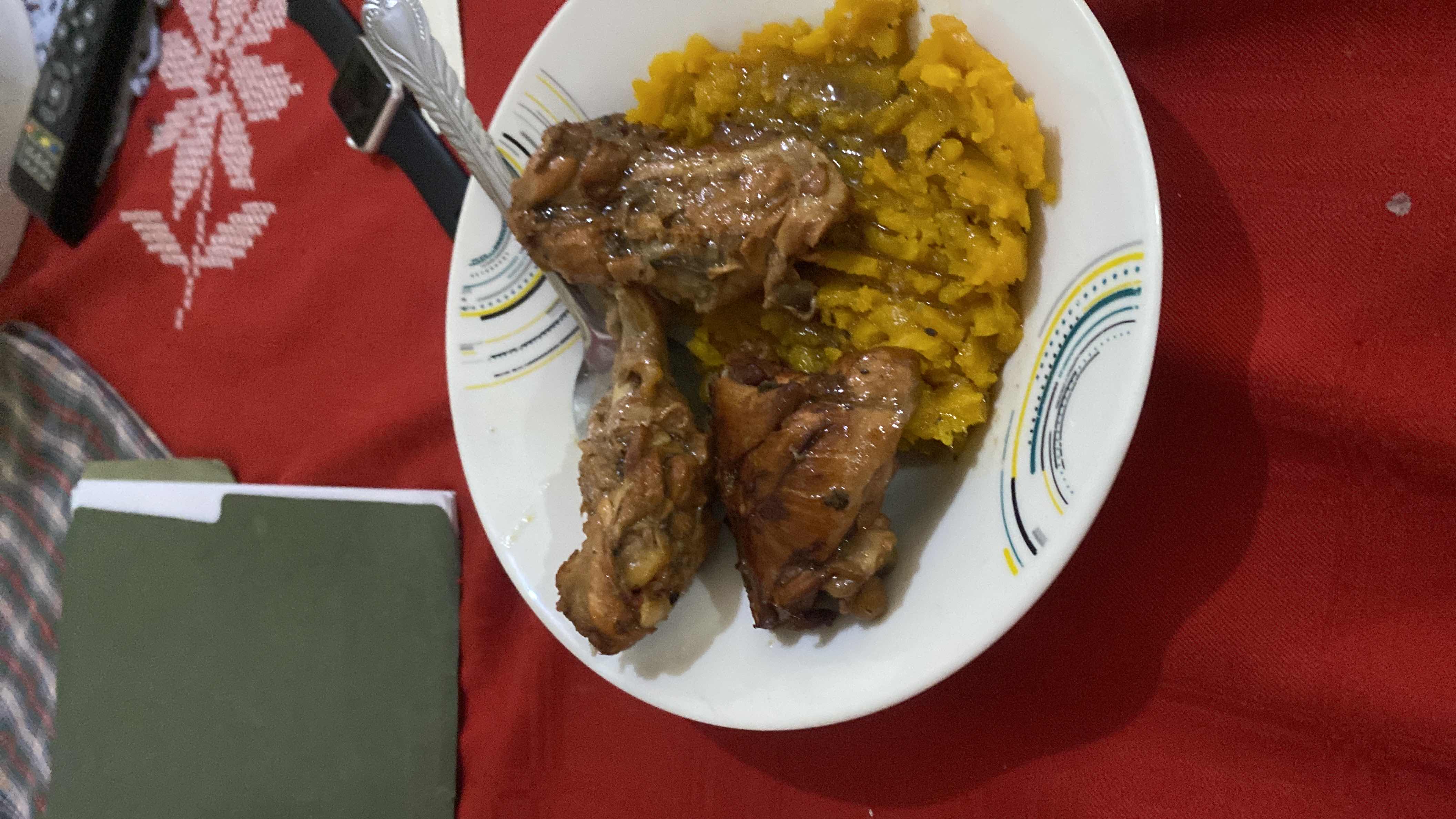 Pollo guisado con puré