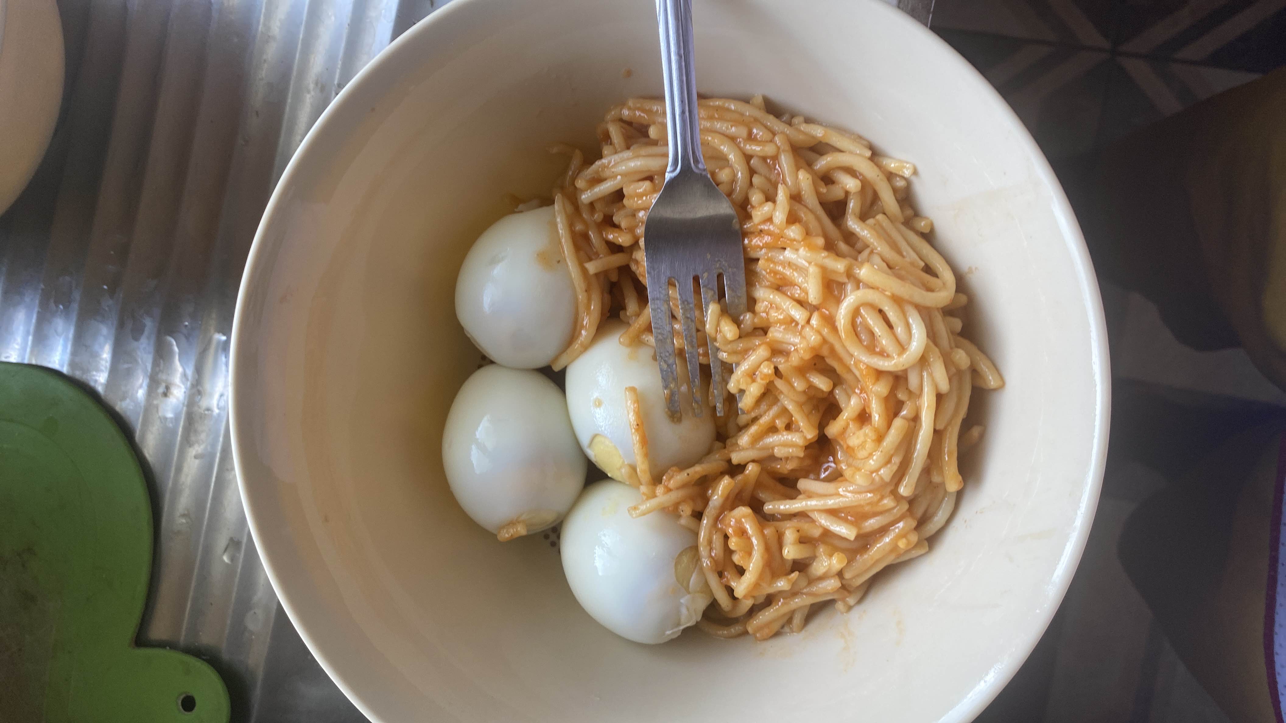 Espaguetis con huevos