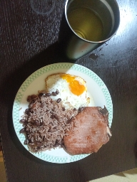 Gallo pinto con huevo