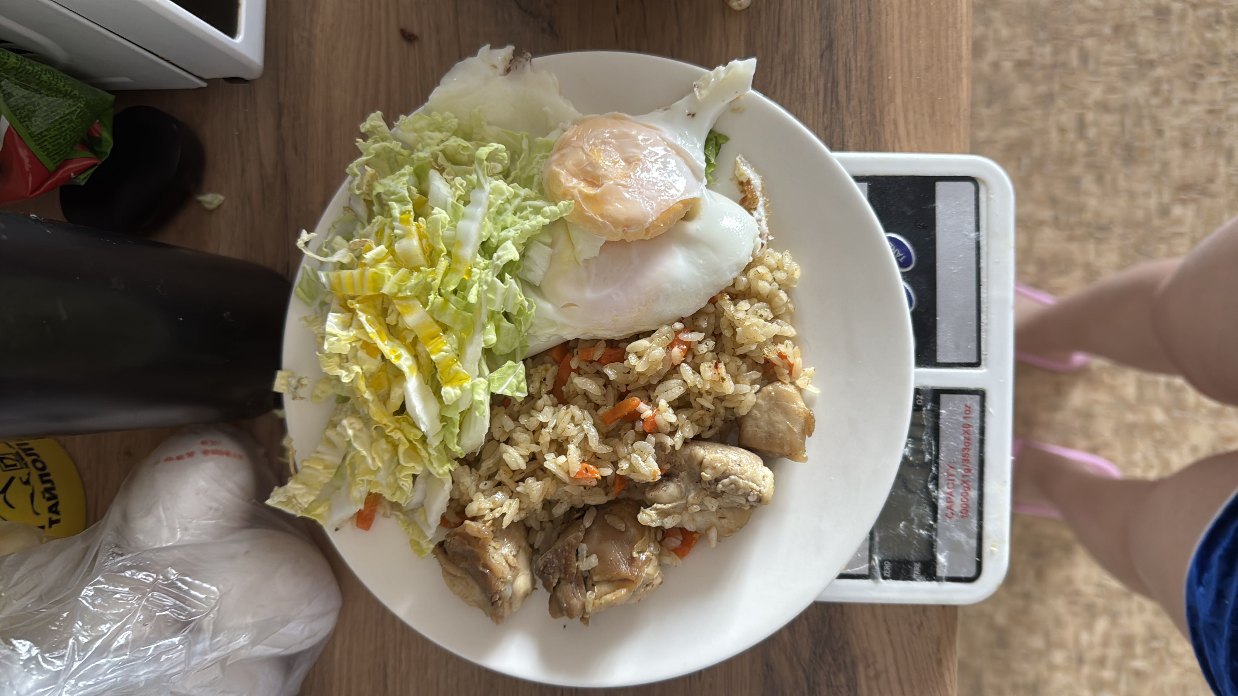 Жареный рис с курицей