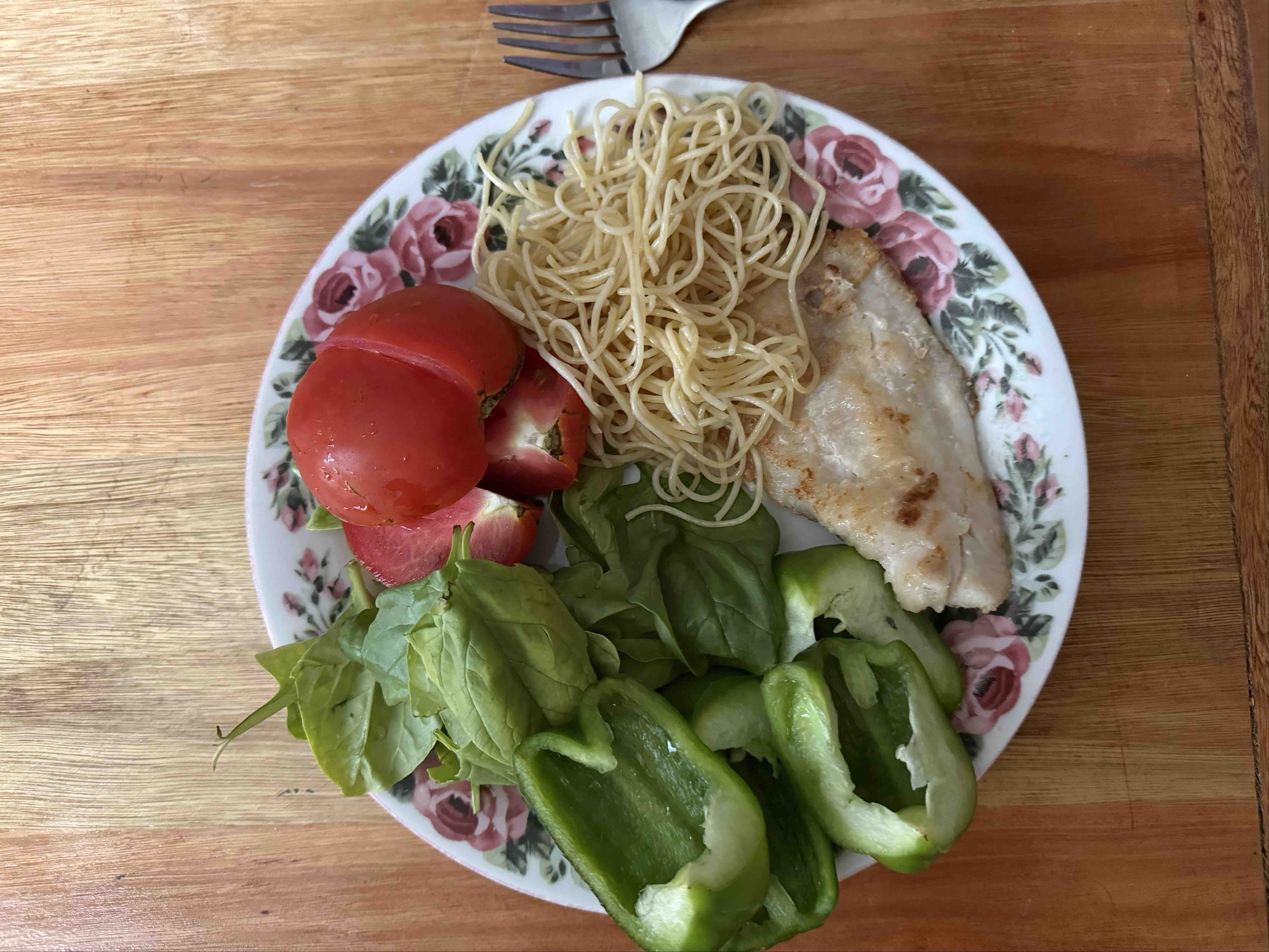 Рыба с овощами и пастой