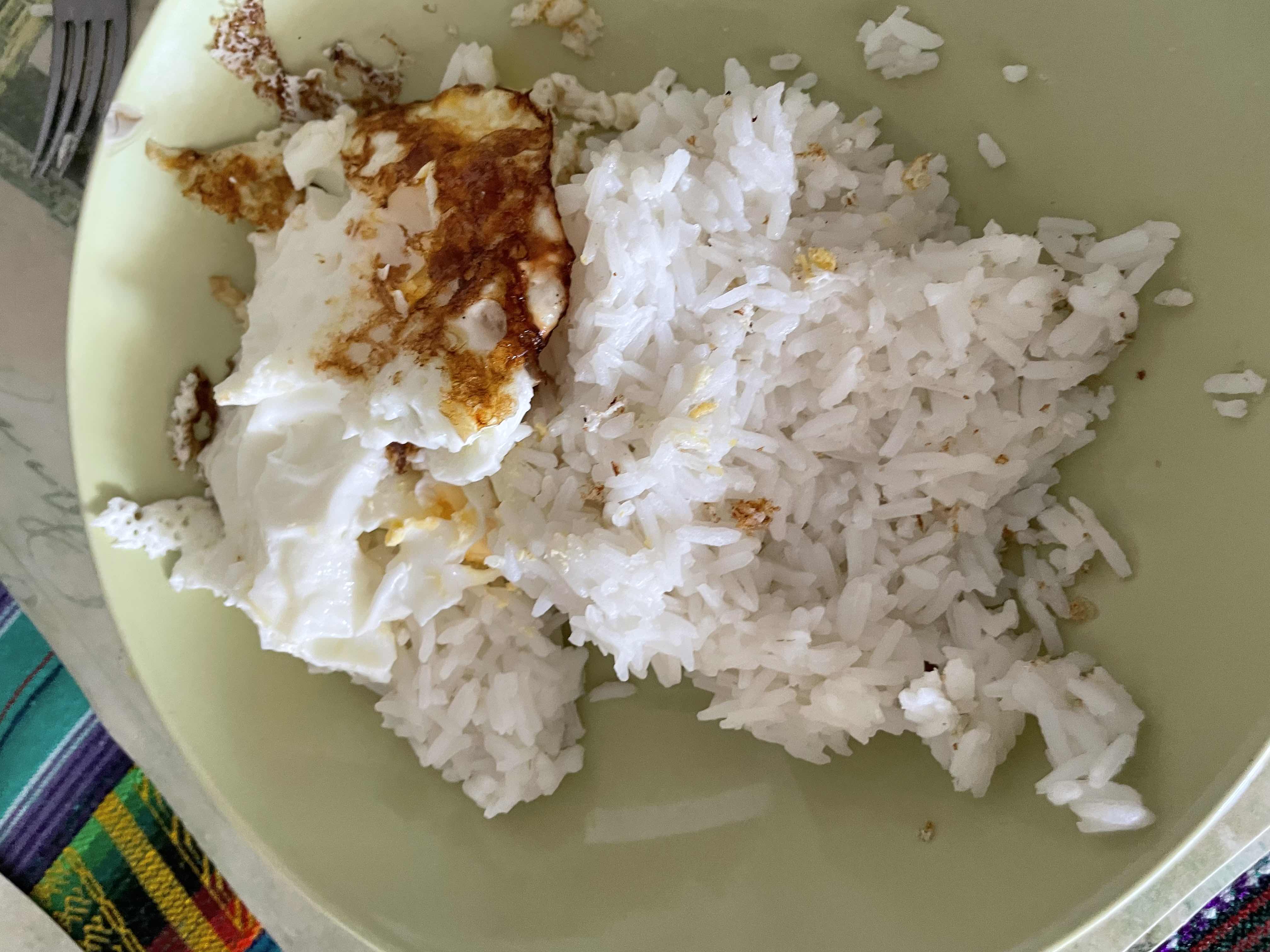 Arroz con huevo frito