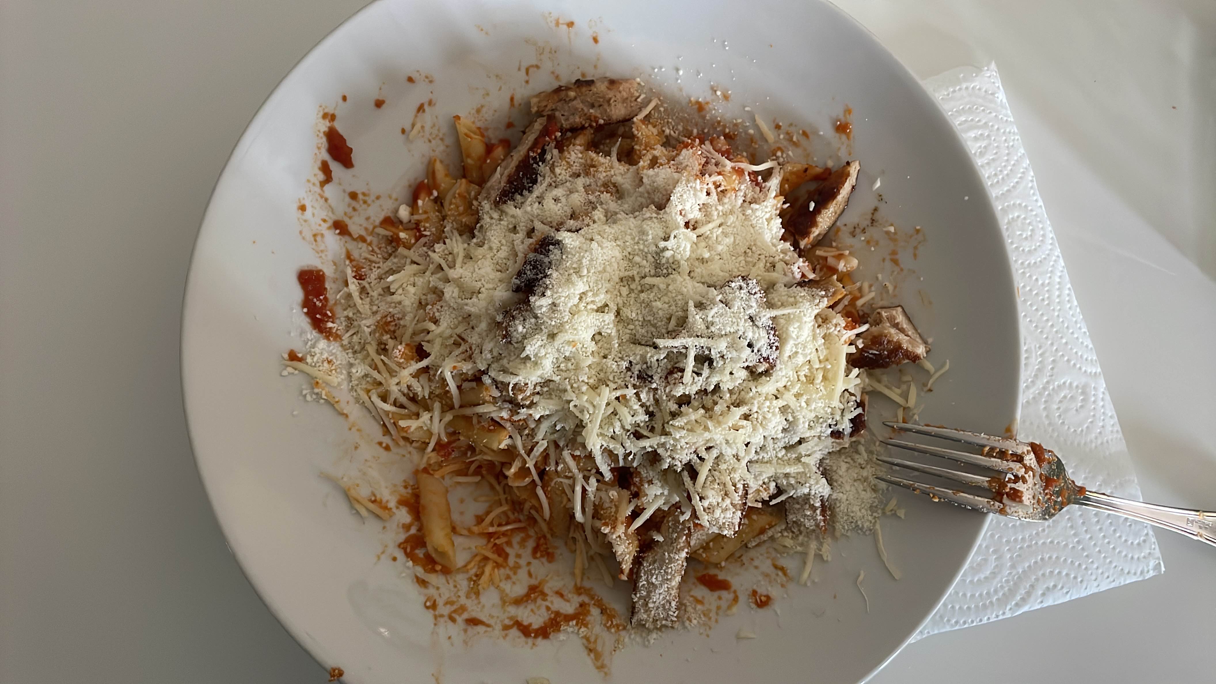 Pasta con pollo y queso