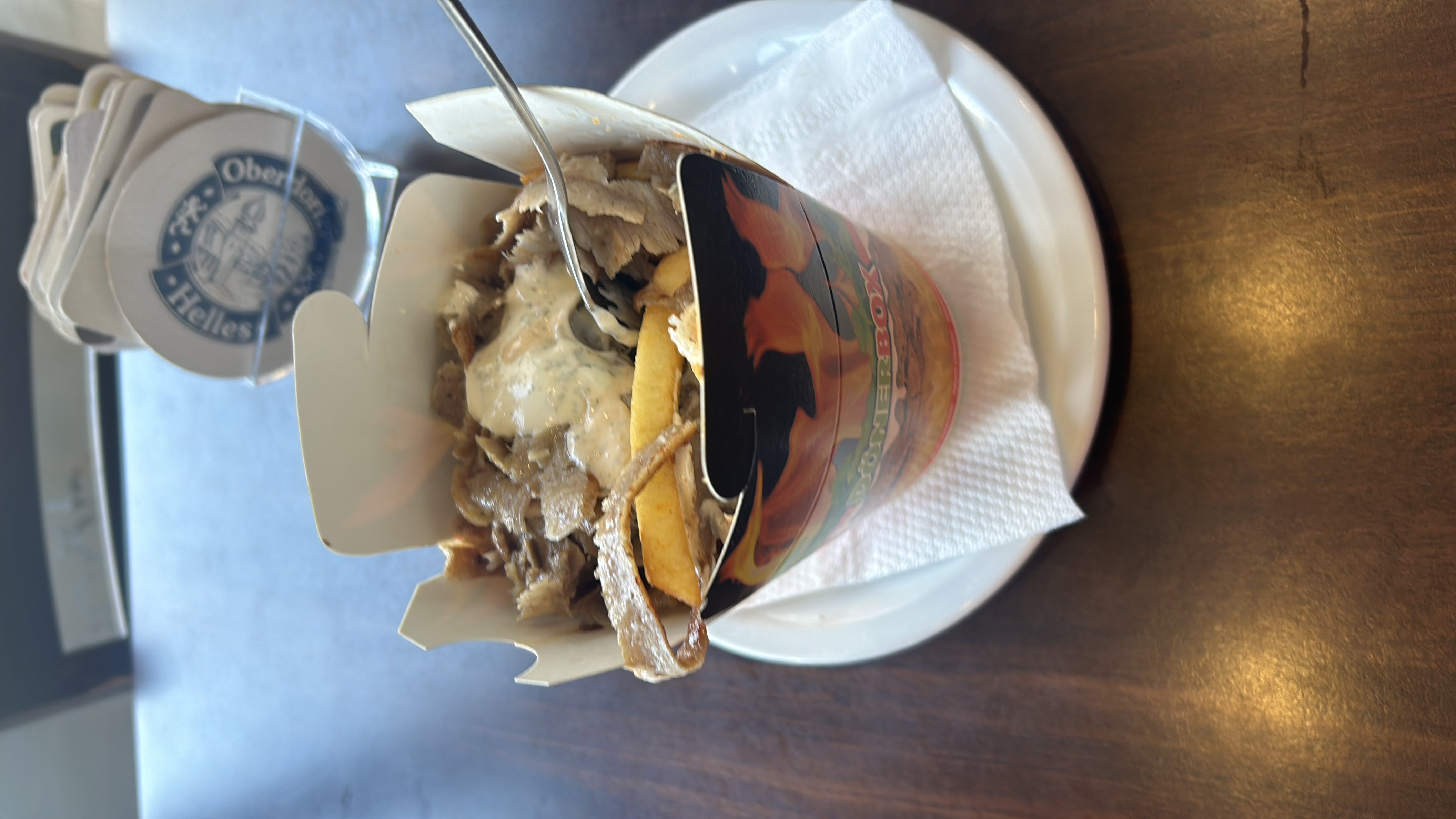 Dönerbox mit Pommes