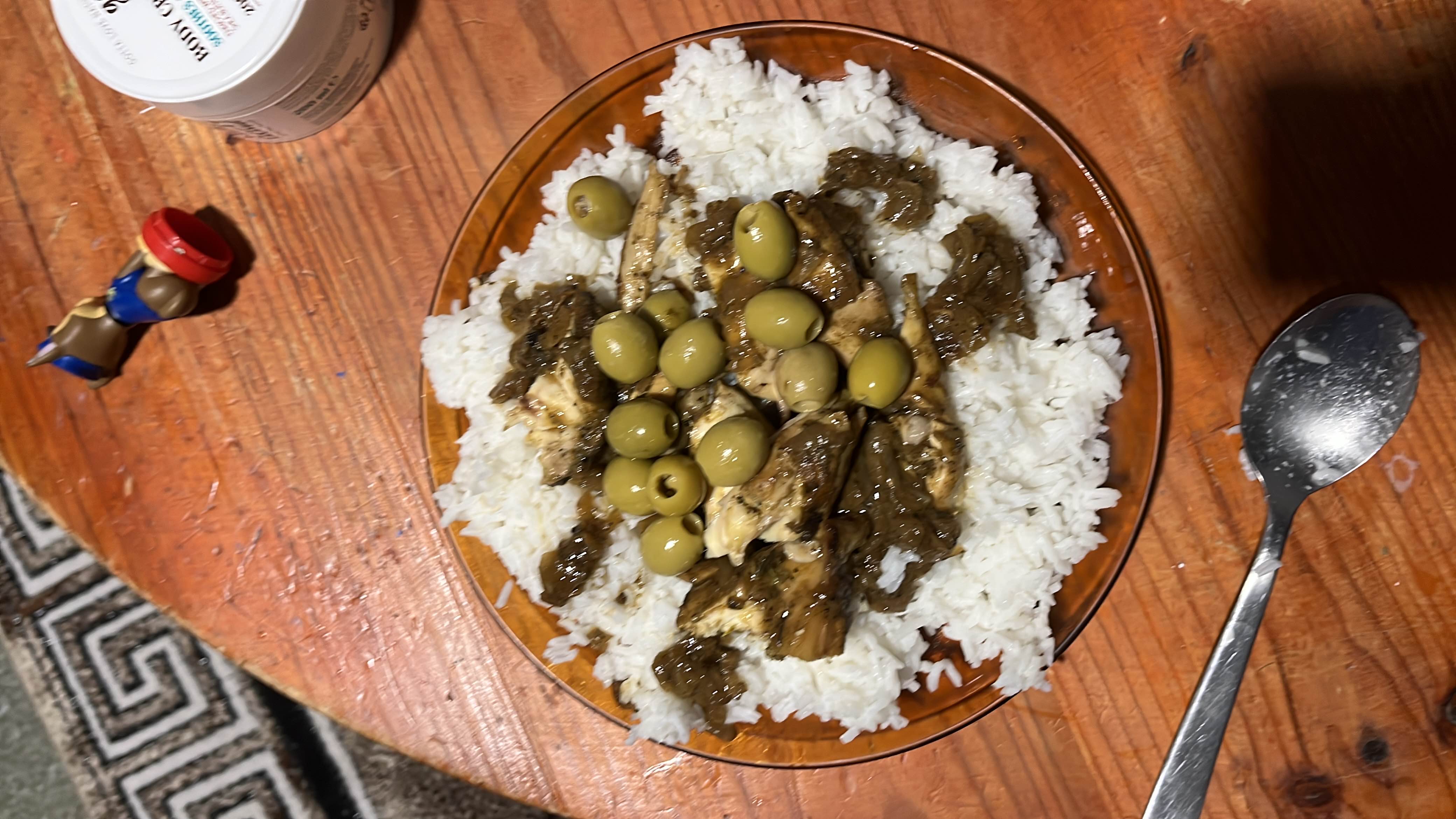 Pollo con arroz y aceitunas