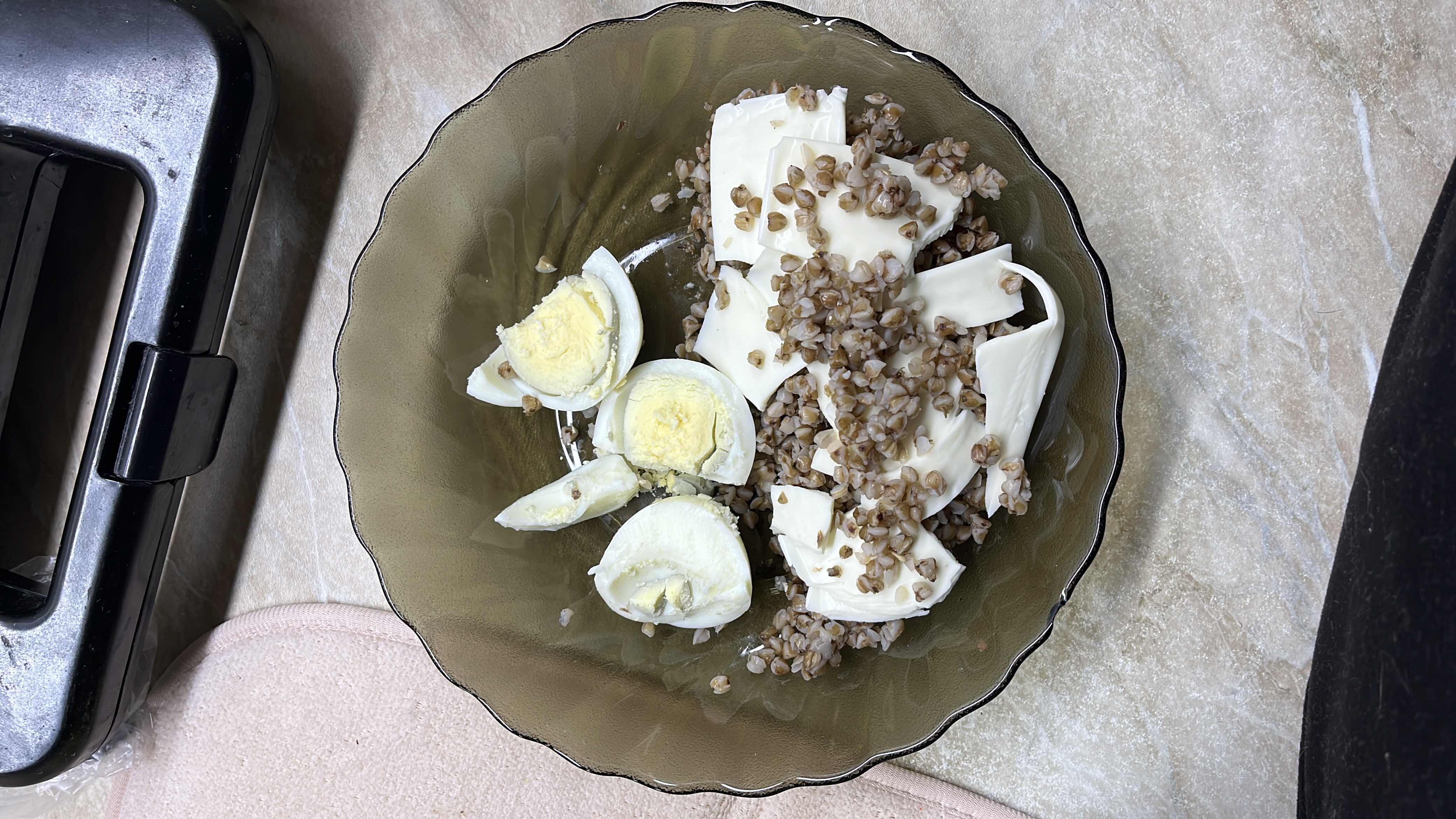 Гречка с яйцом и сыром