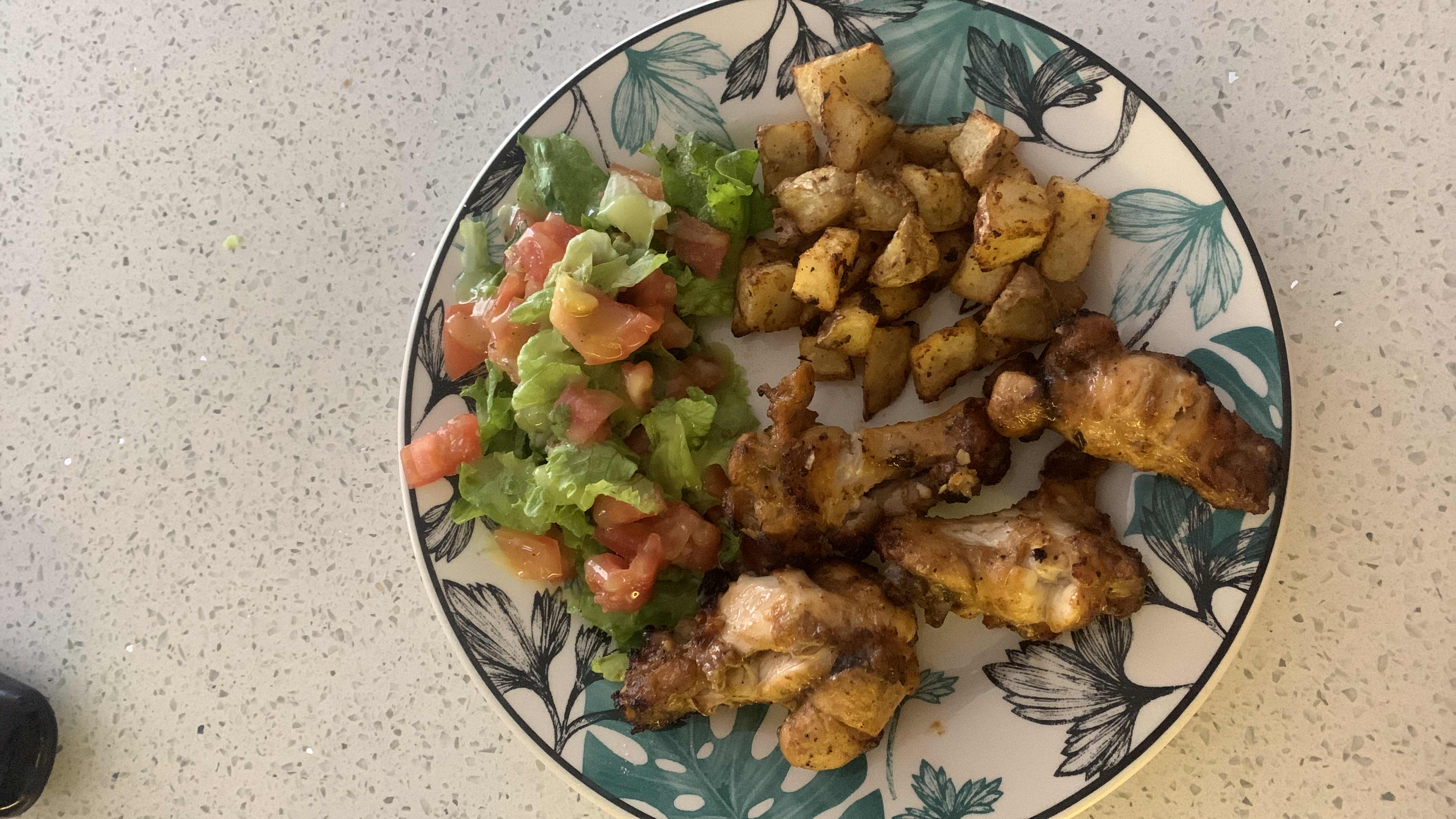 Pollo asado con ensalada