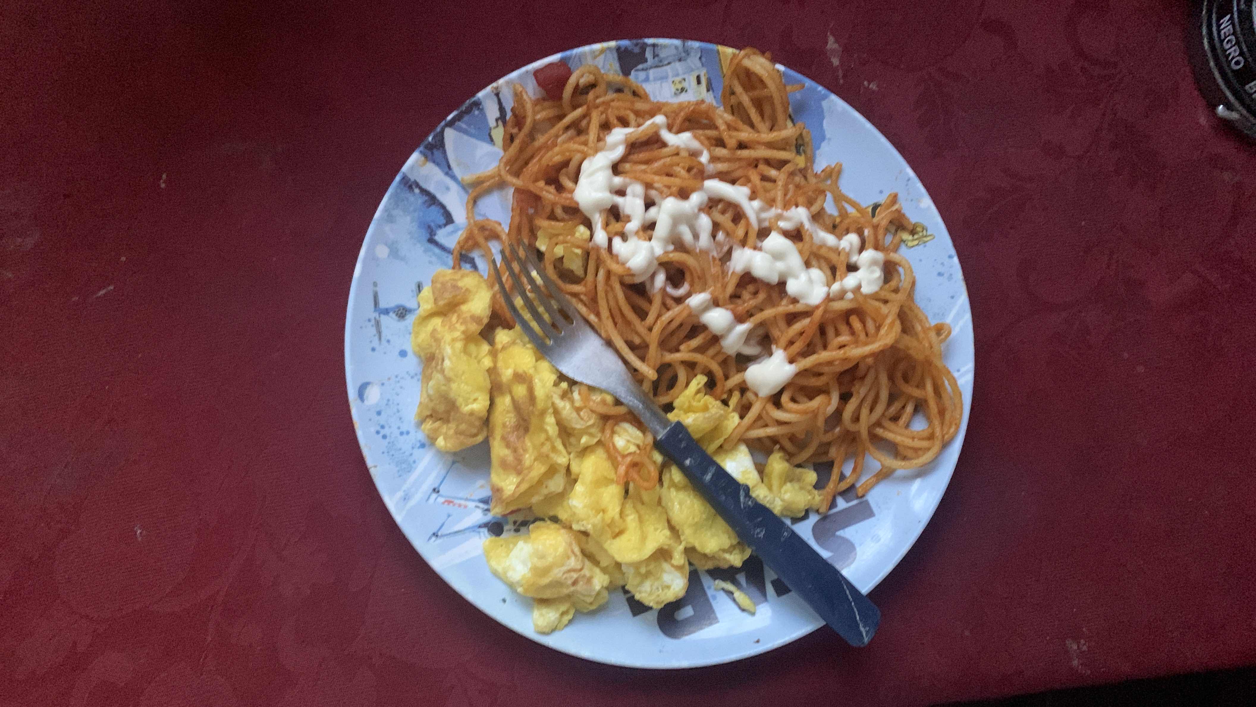 Espaguetis con huevo