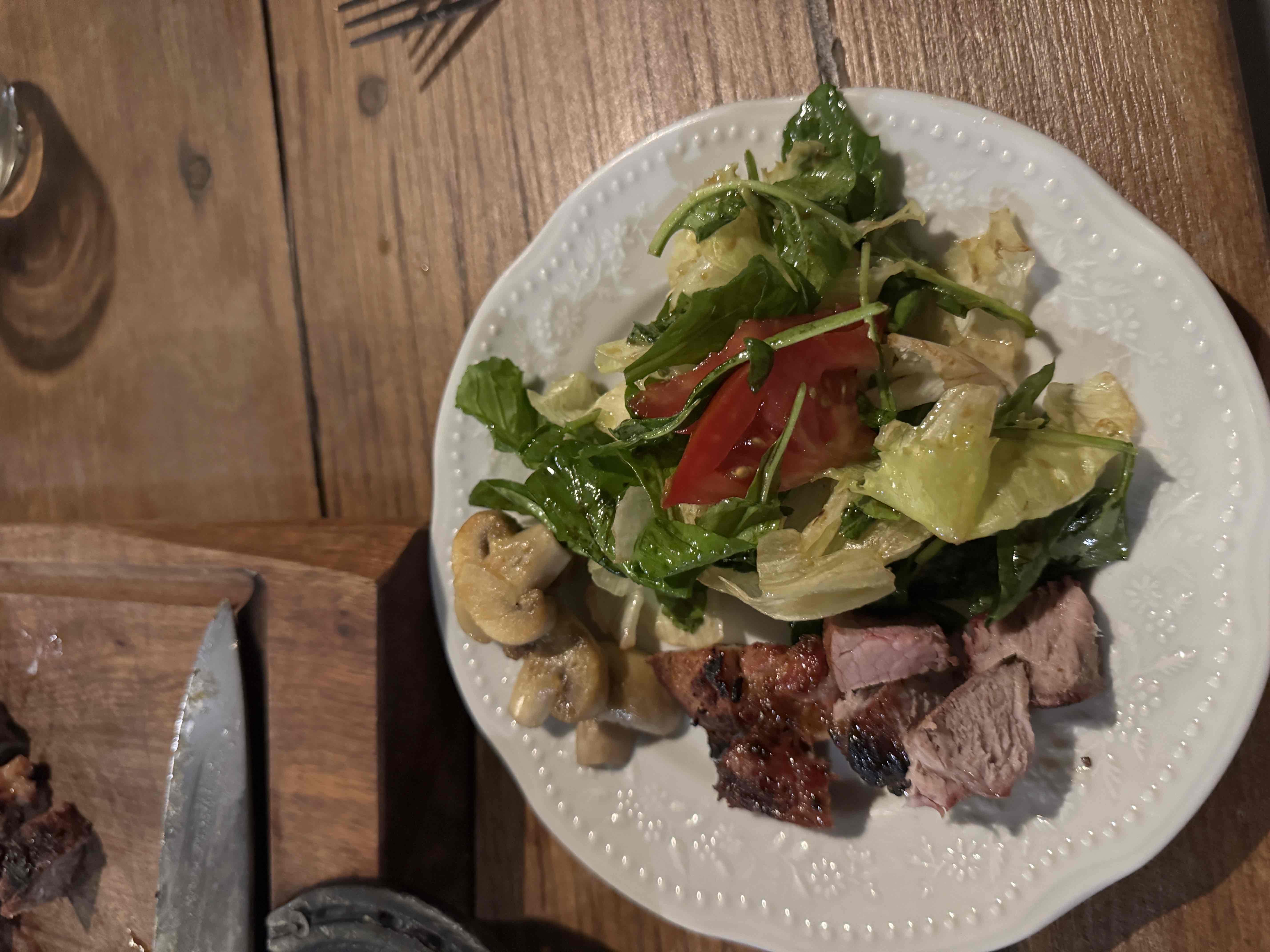 Ensalada con carne asada