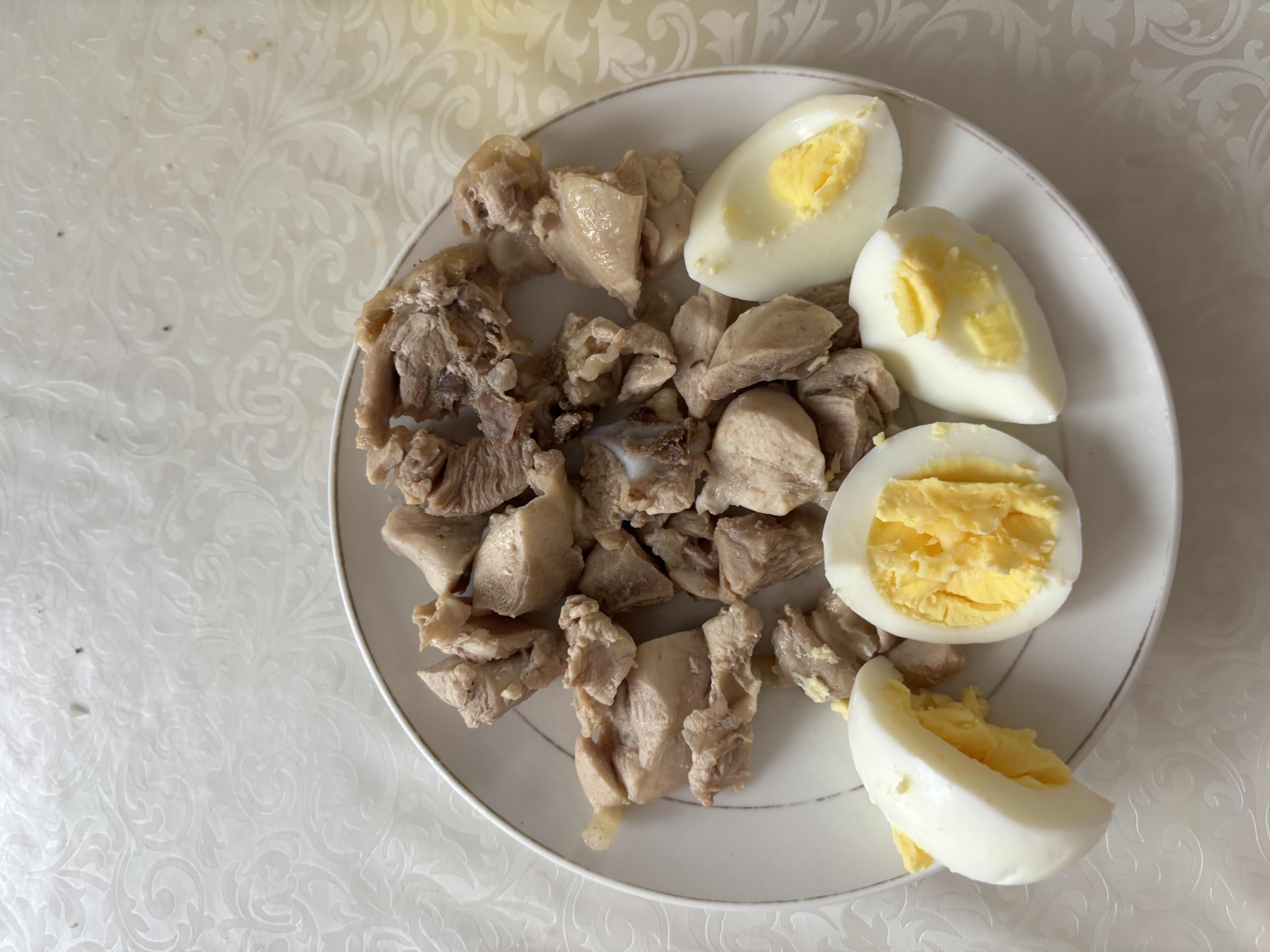 Курица с яйцами