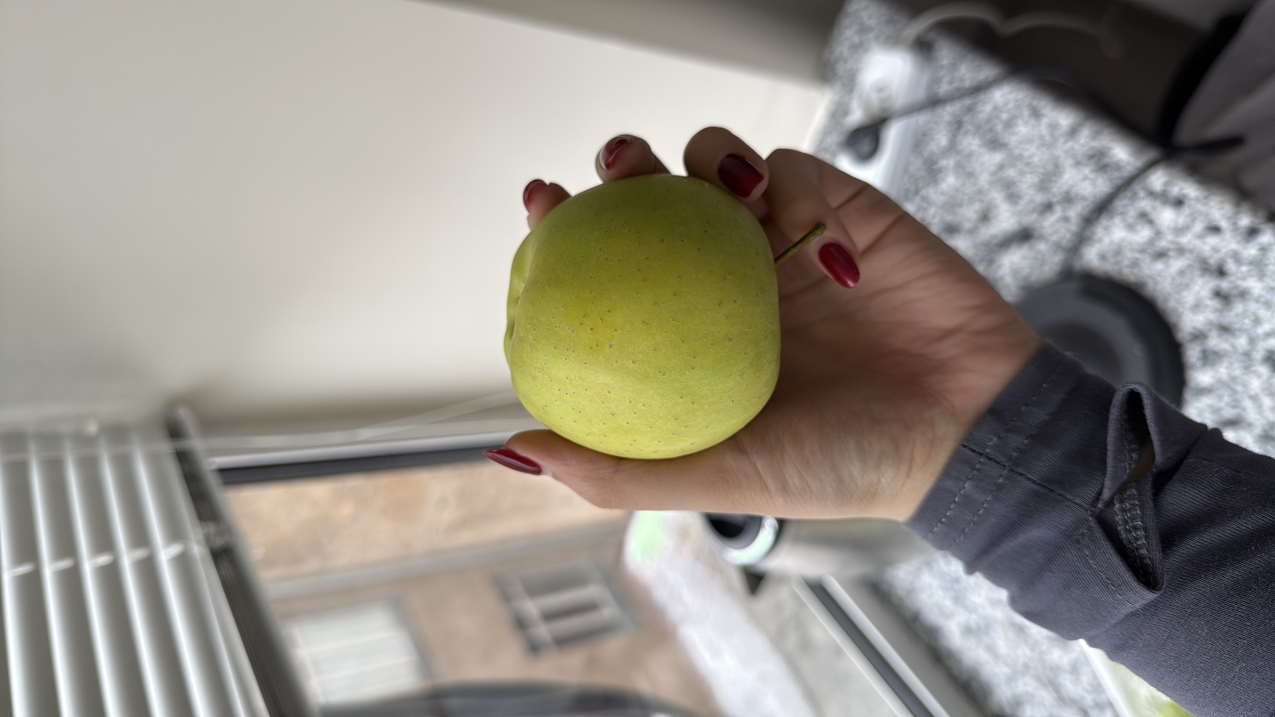 Зеленое яблоко