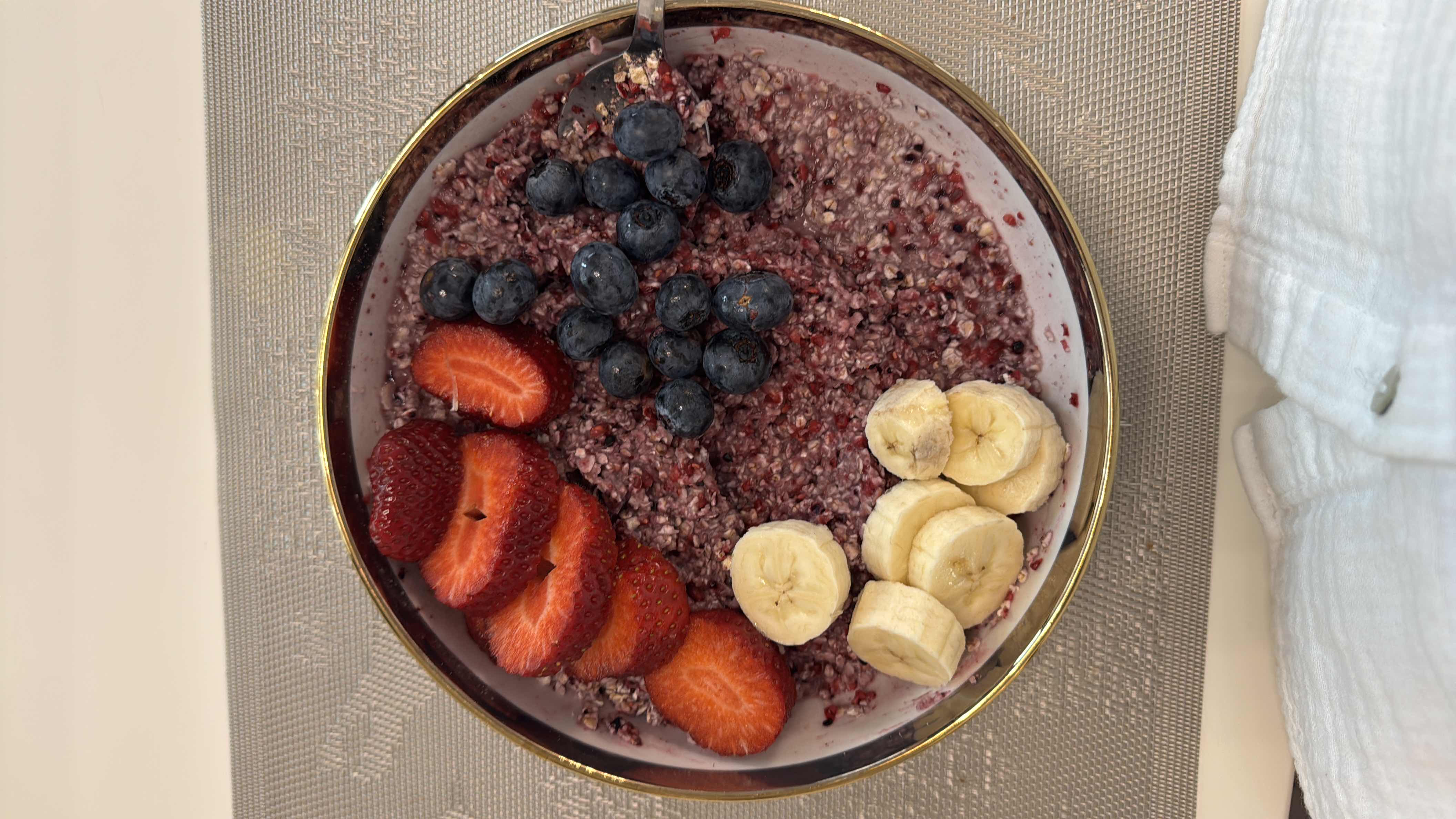 Berry Oatmeal Bowl
