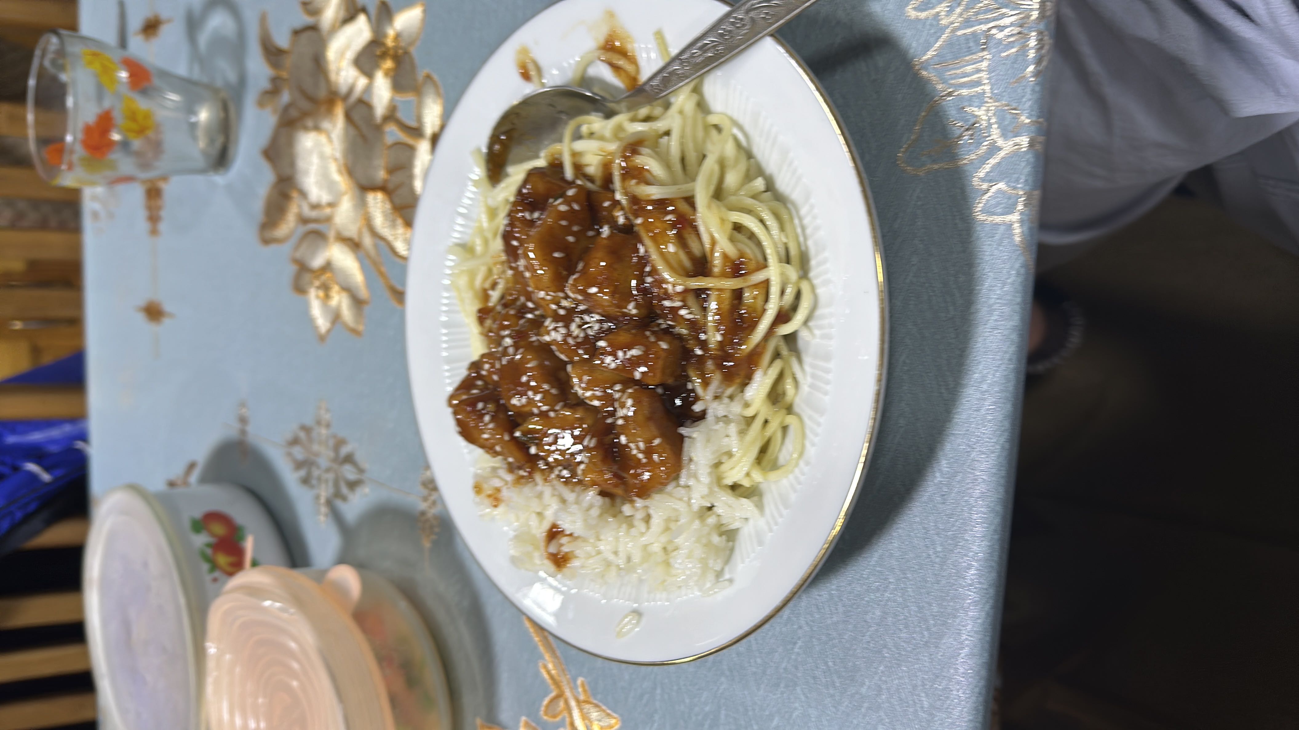 Курица с лапшой и рисом