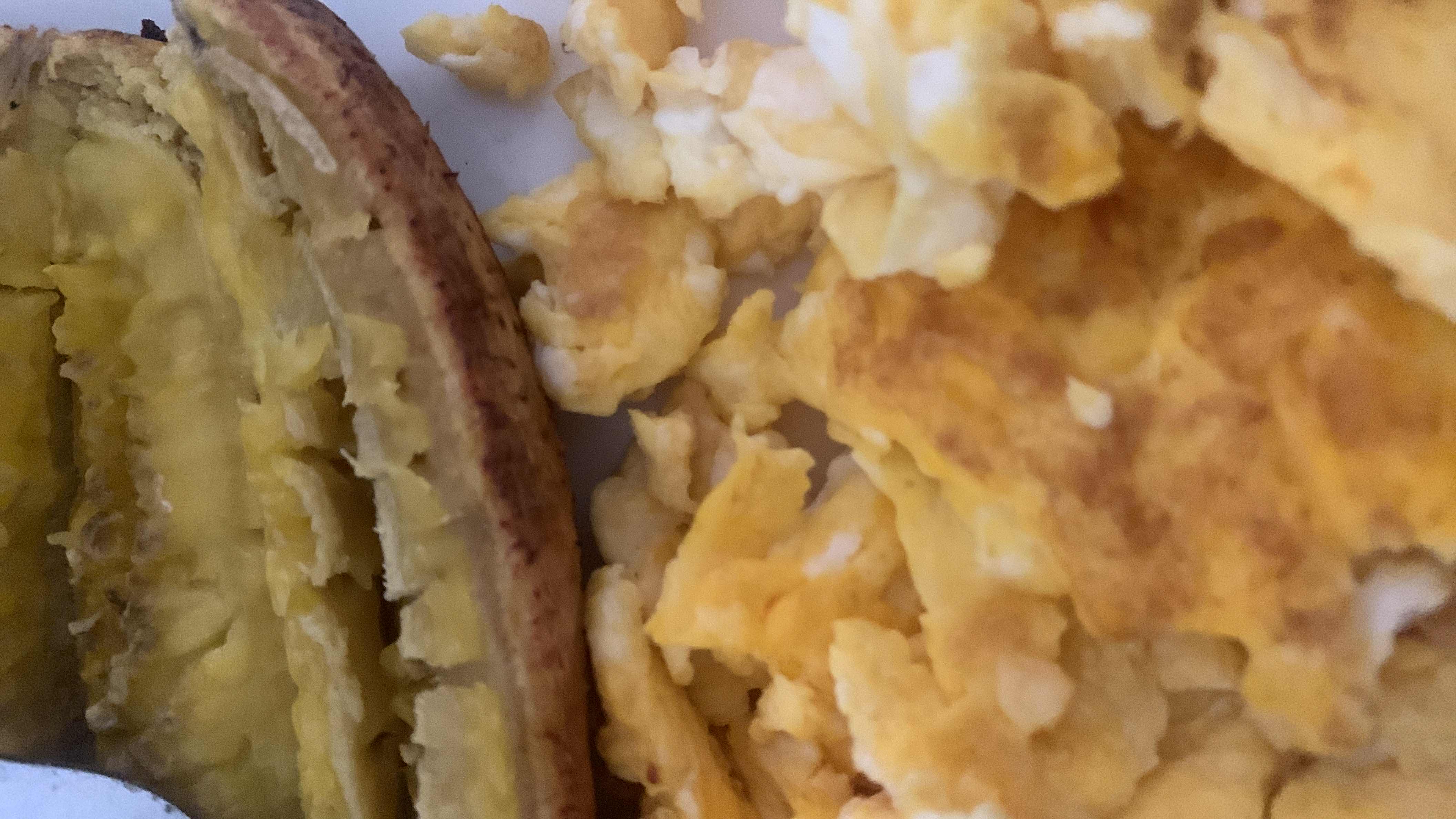 Plátano con huevos