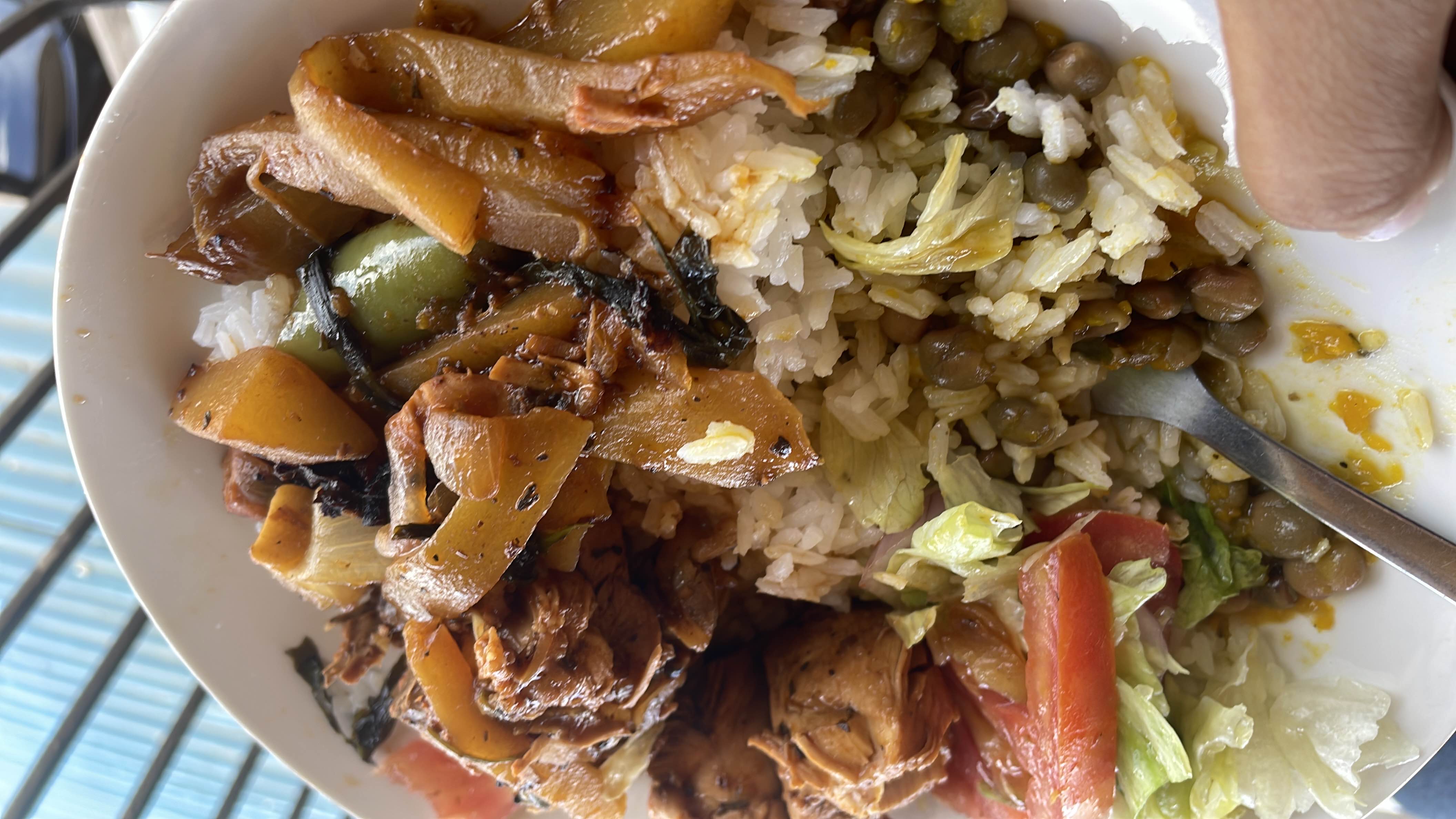 Plato de arroz con vegetales