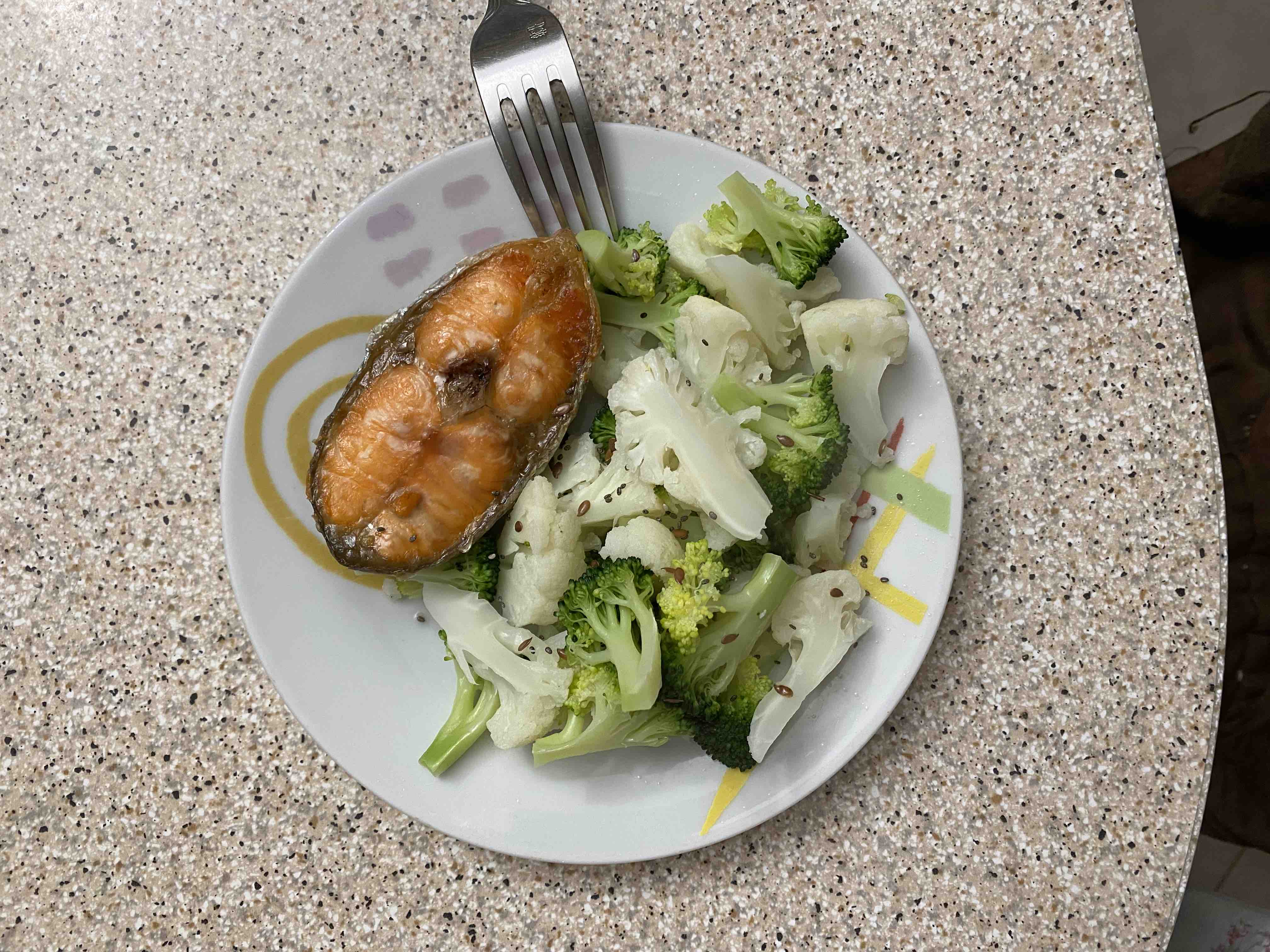 Лосось с брокколи