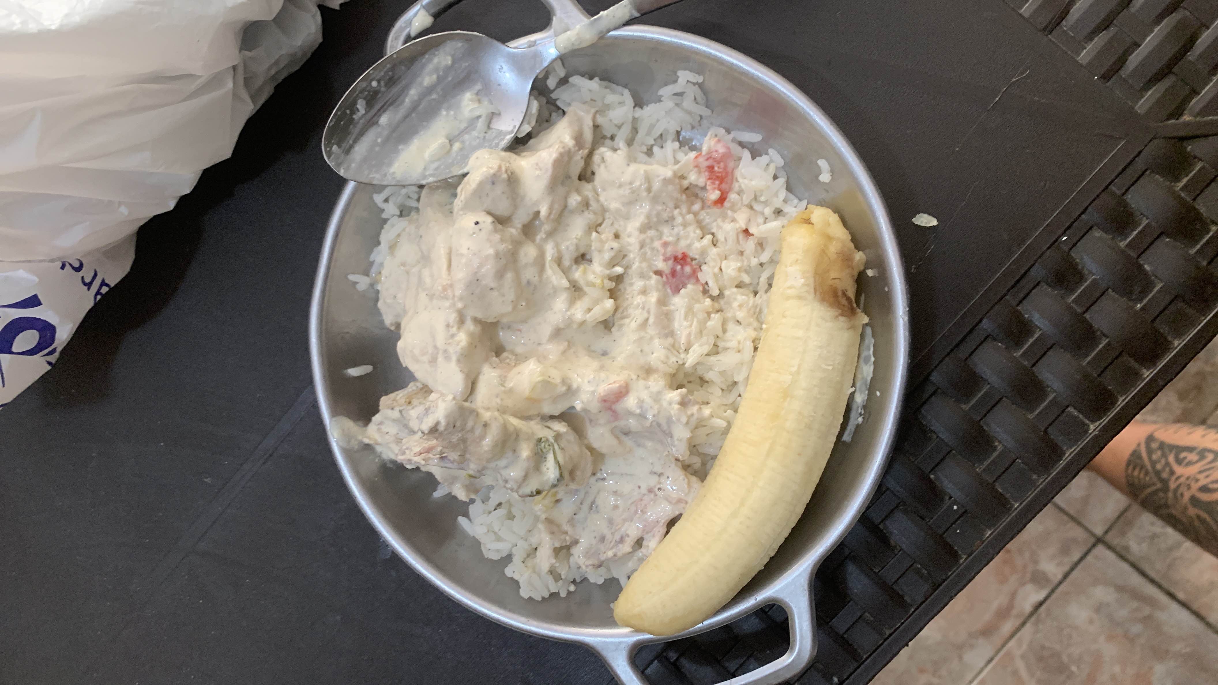 Pollo en salsa con arroz