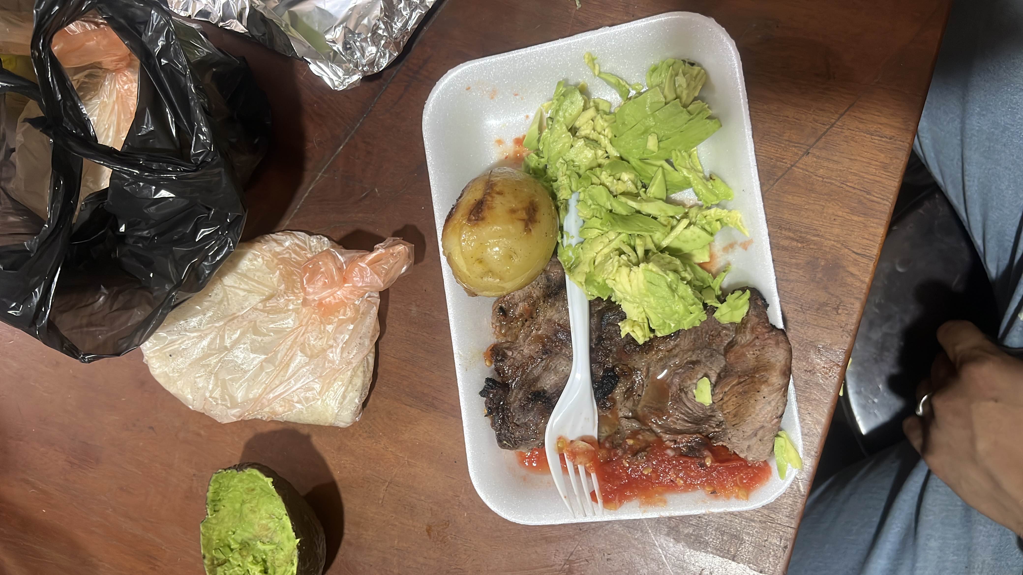 Carne asada con guarnición
