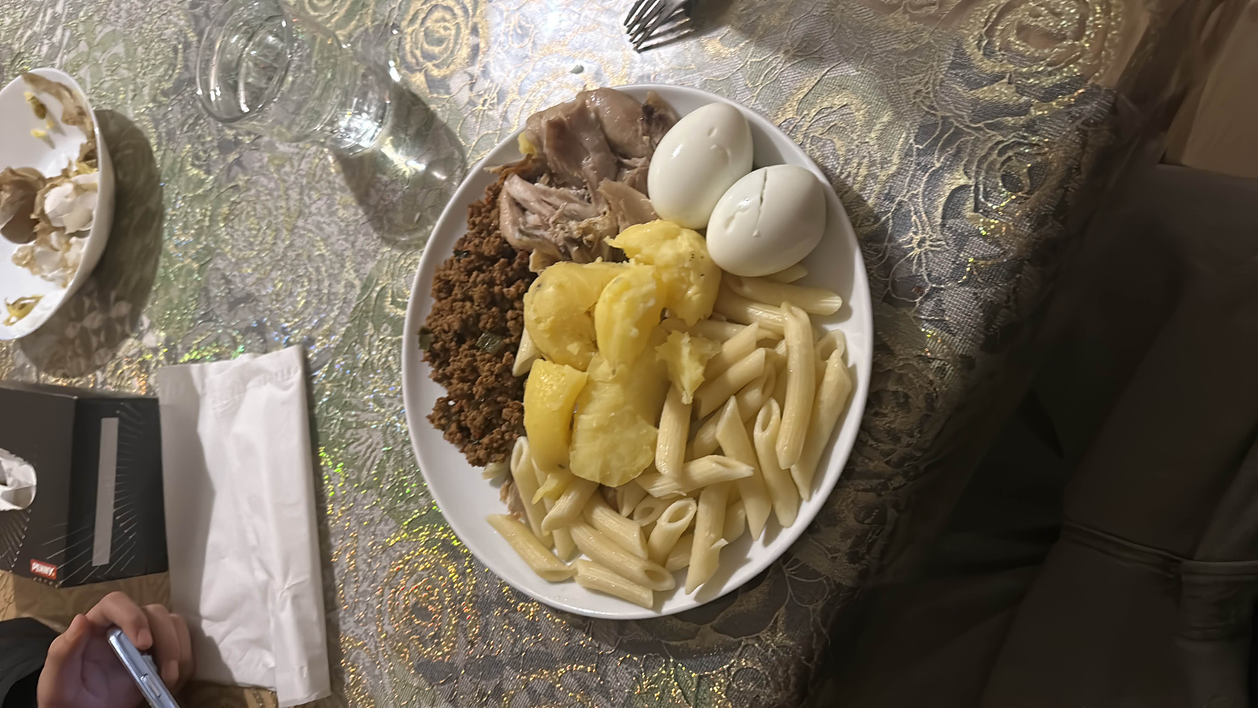 Nudelgericht mit Fleisch