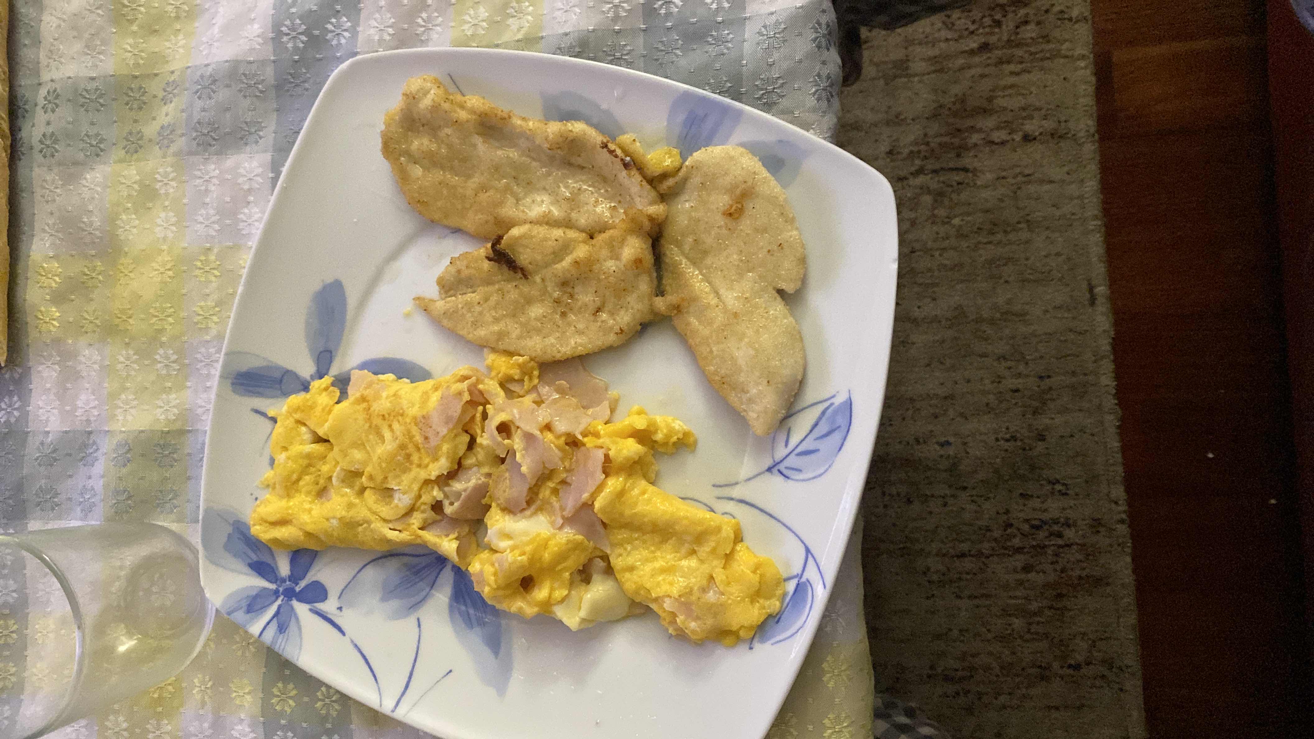 Omelette con filete de pescado