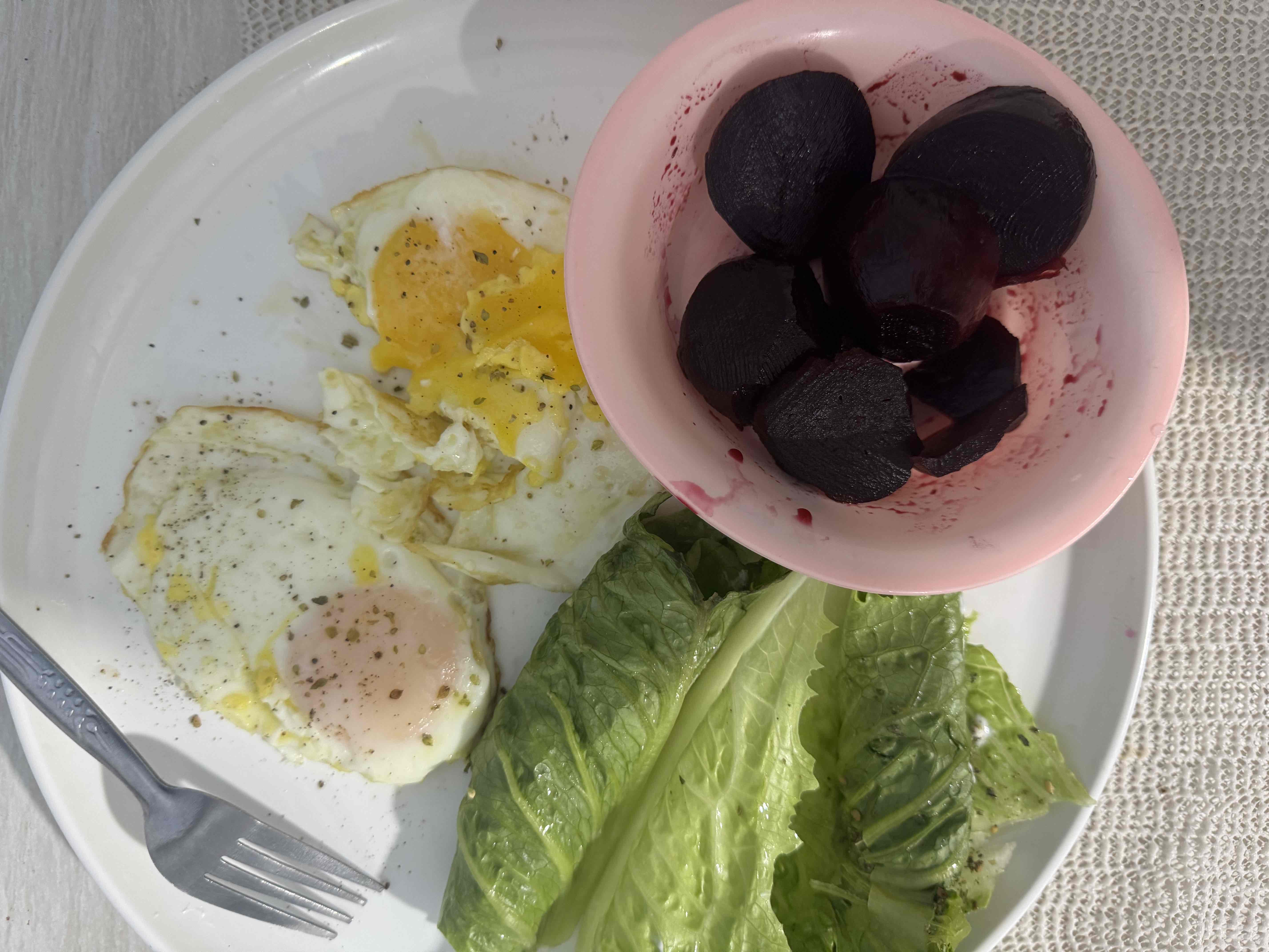 Eggs with beet and lettuce