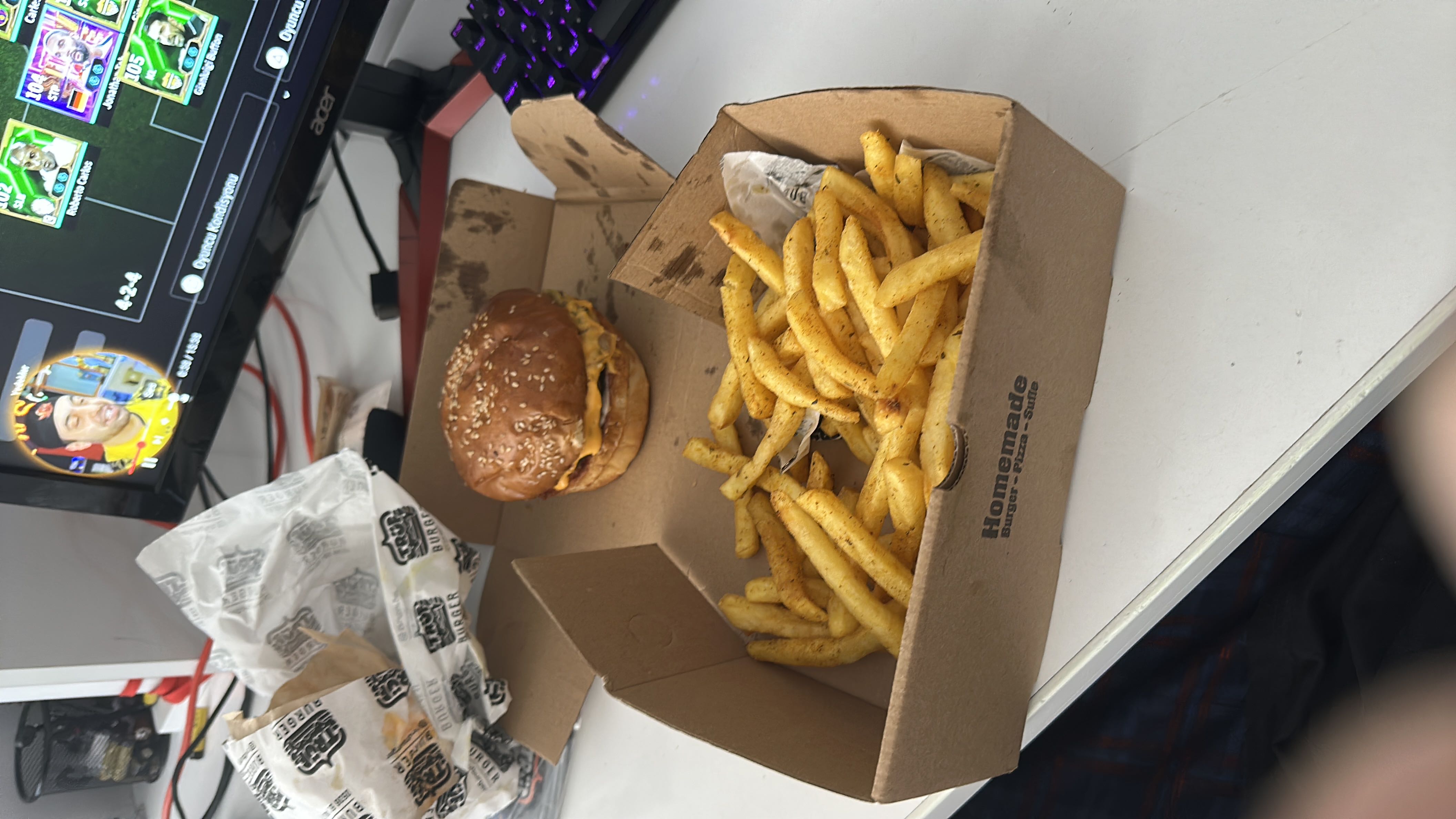 Burger ve Patates Kızartması