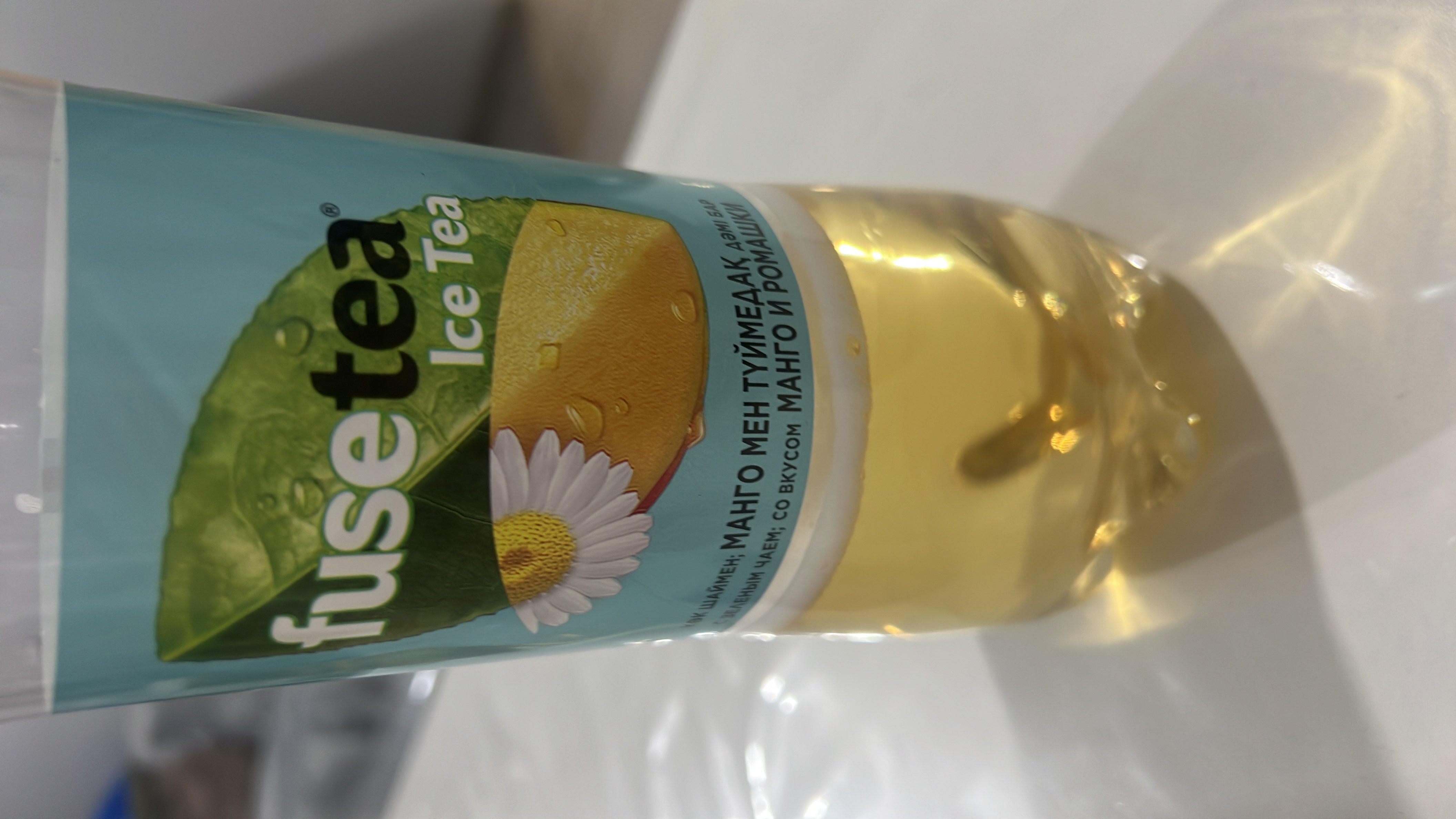 Холодный чай манго-ромашка