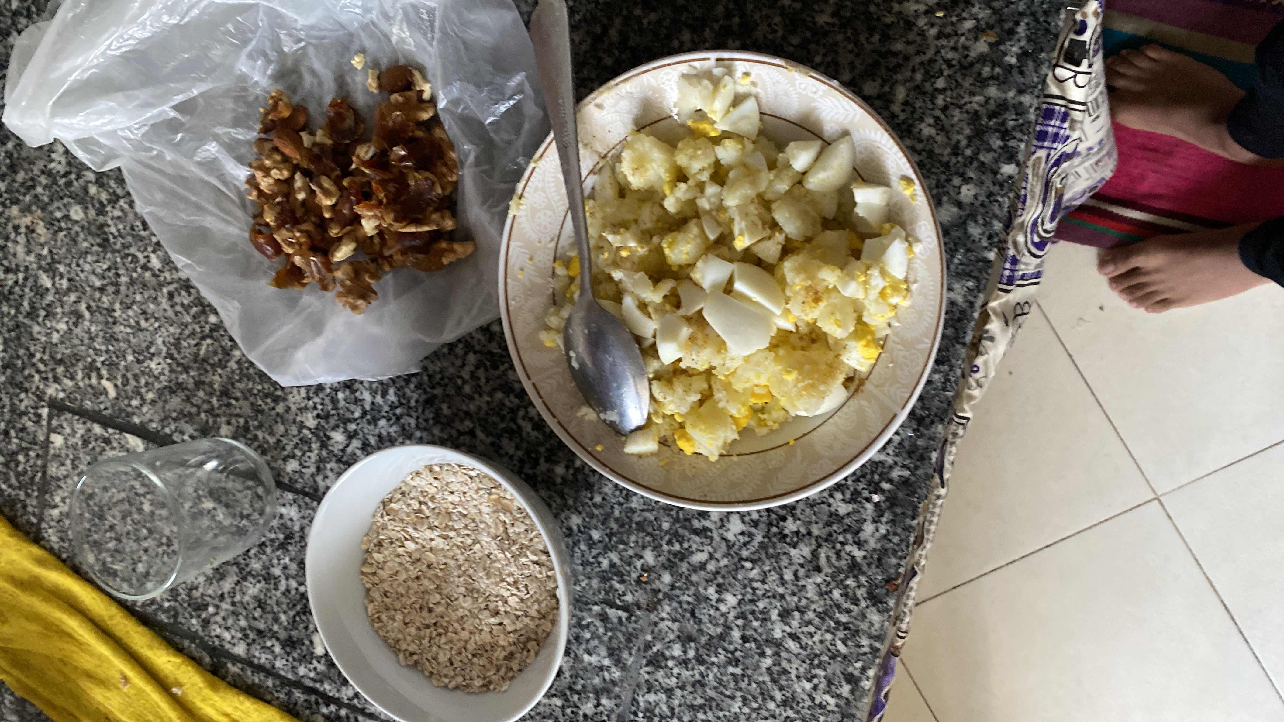 Egg and Oatmeal Breakfast