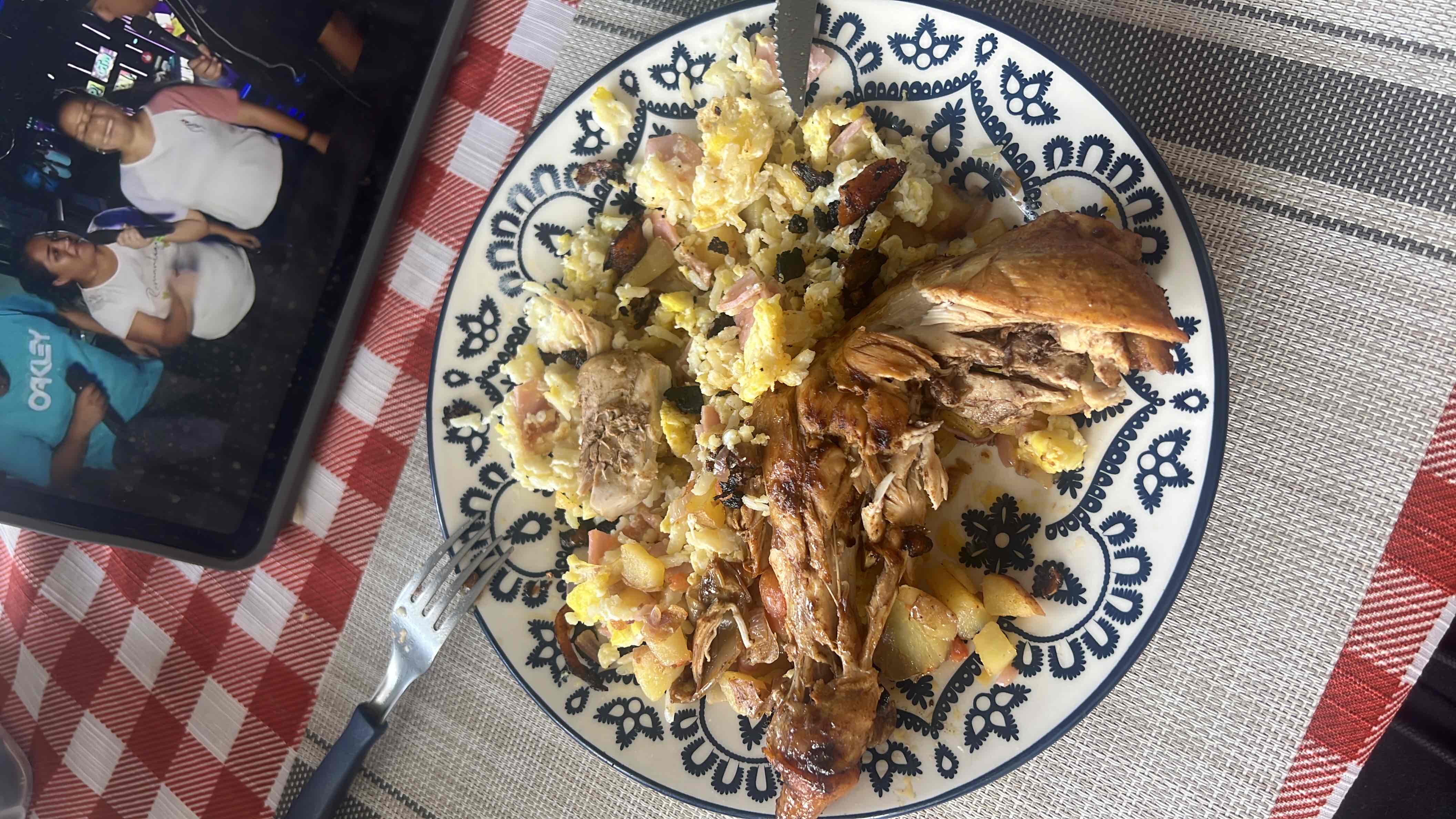 Pollo con arroz frito