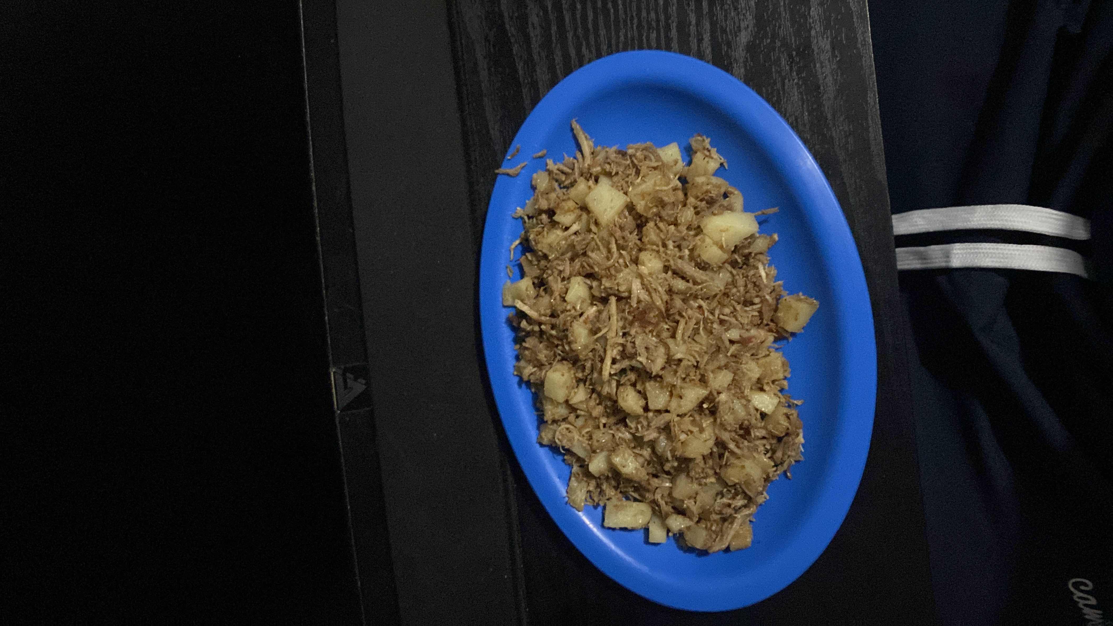 Pollo deshebrado con papas