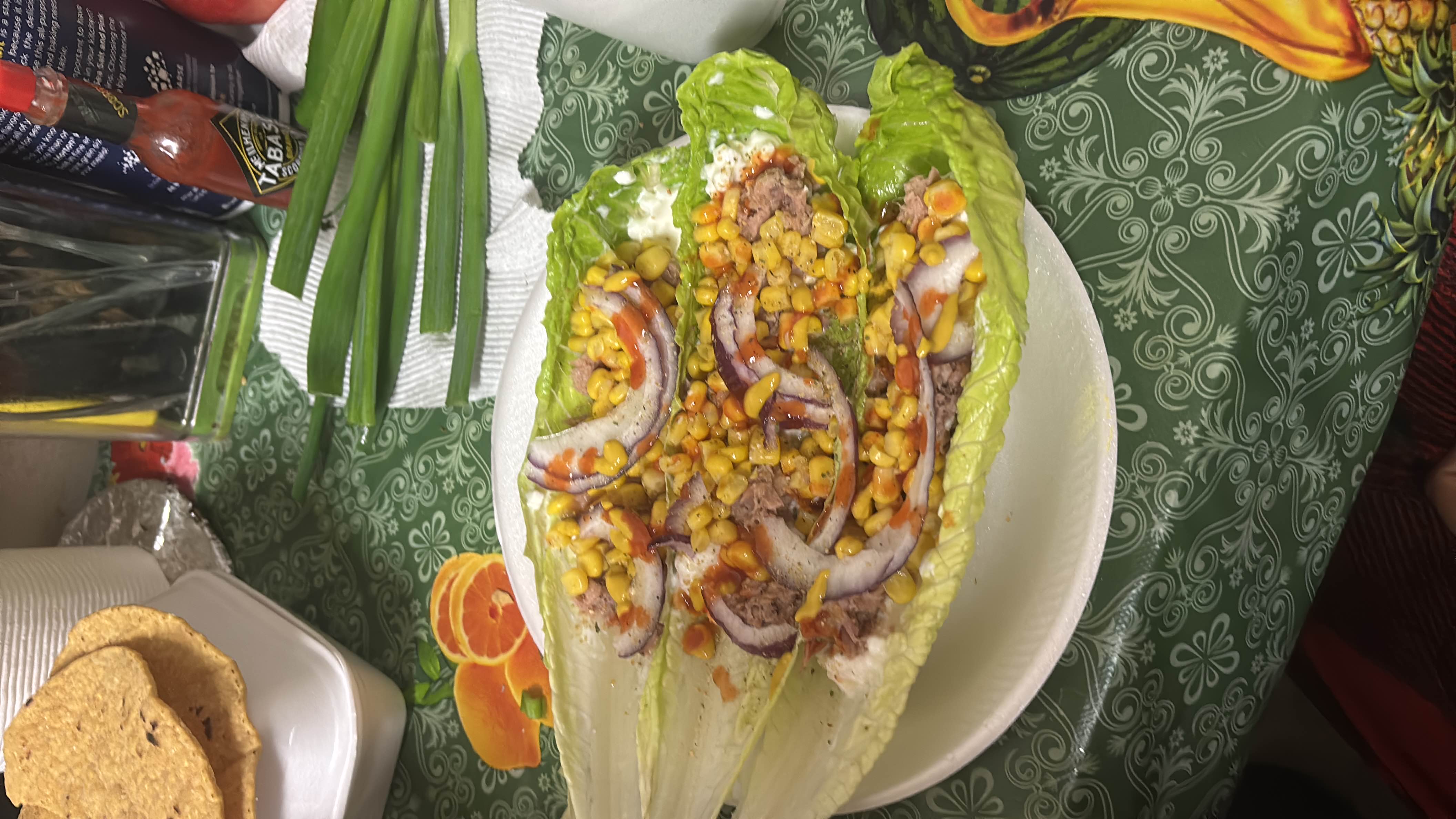 Tacos de lechuga con atún