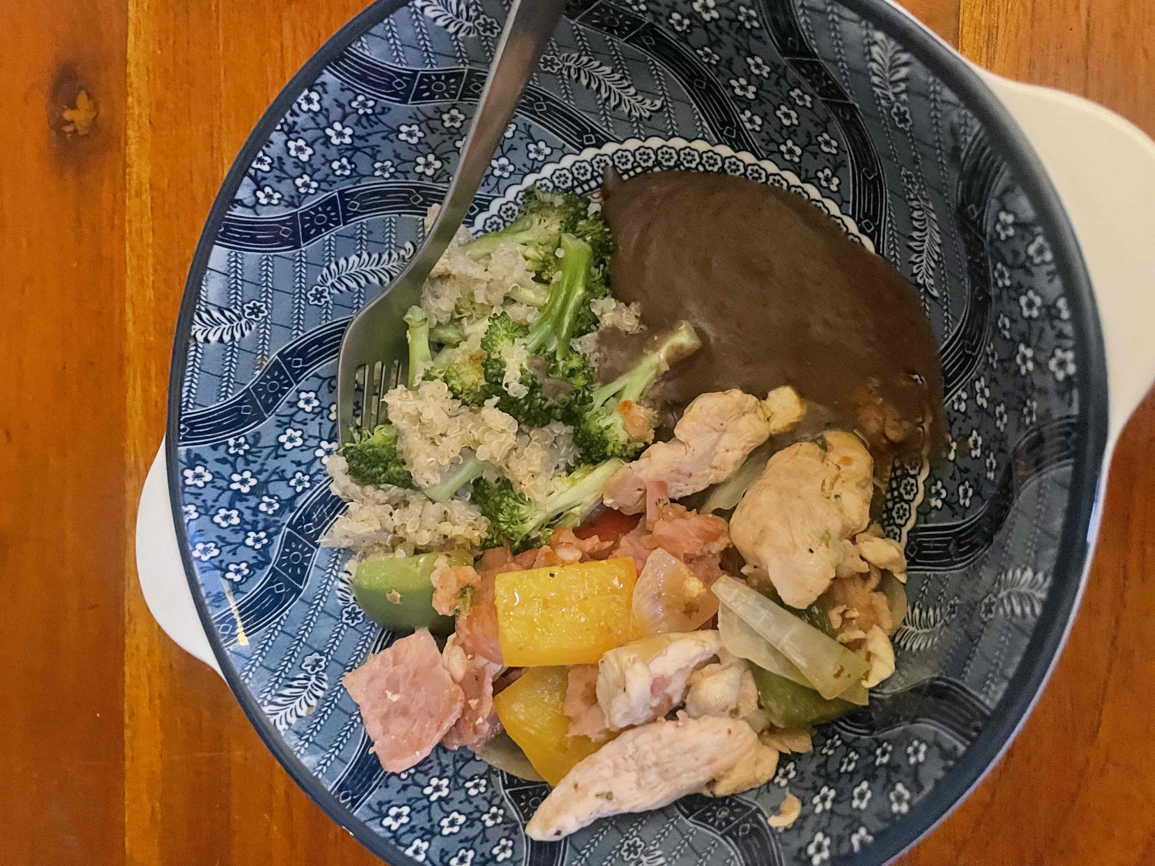 Pollo con quinoa y verduras