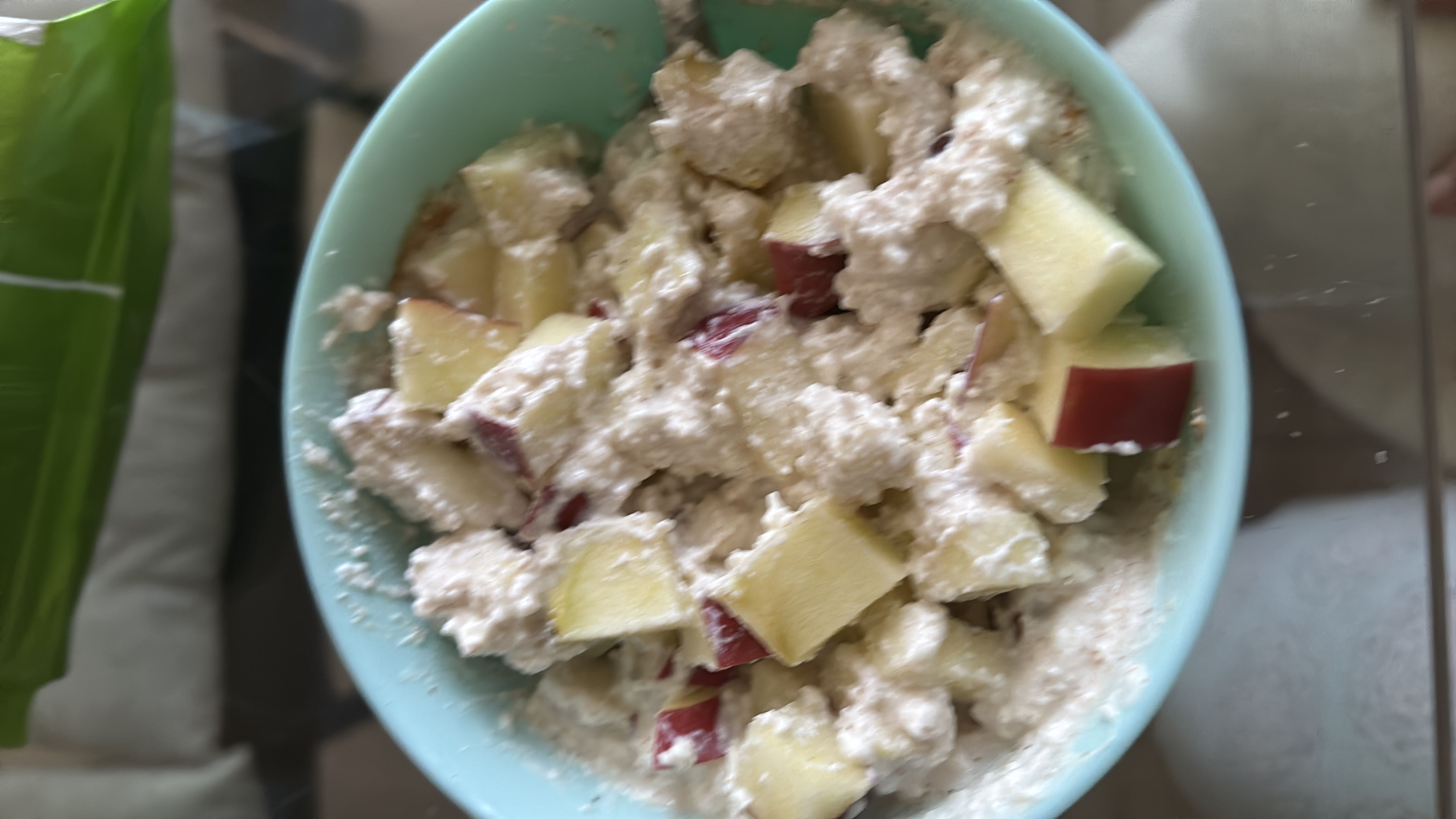 Творог с яблоком