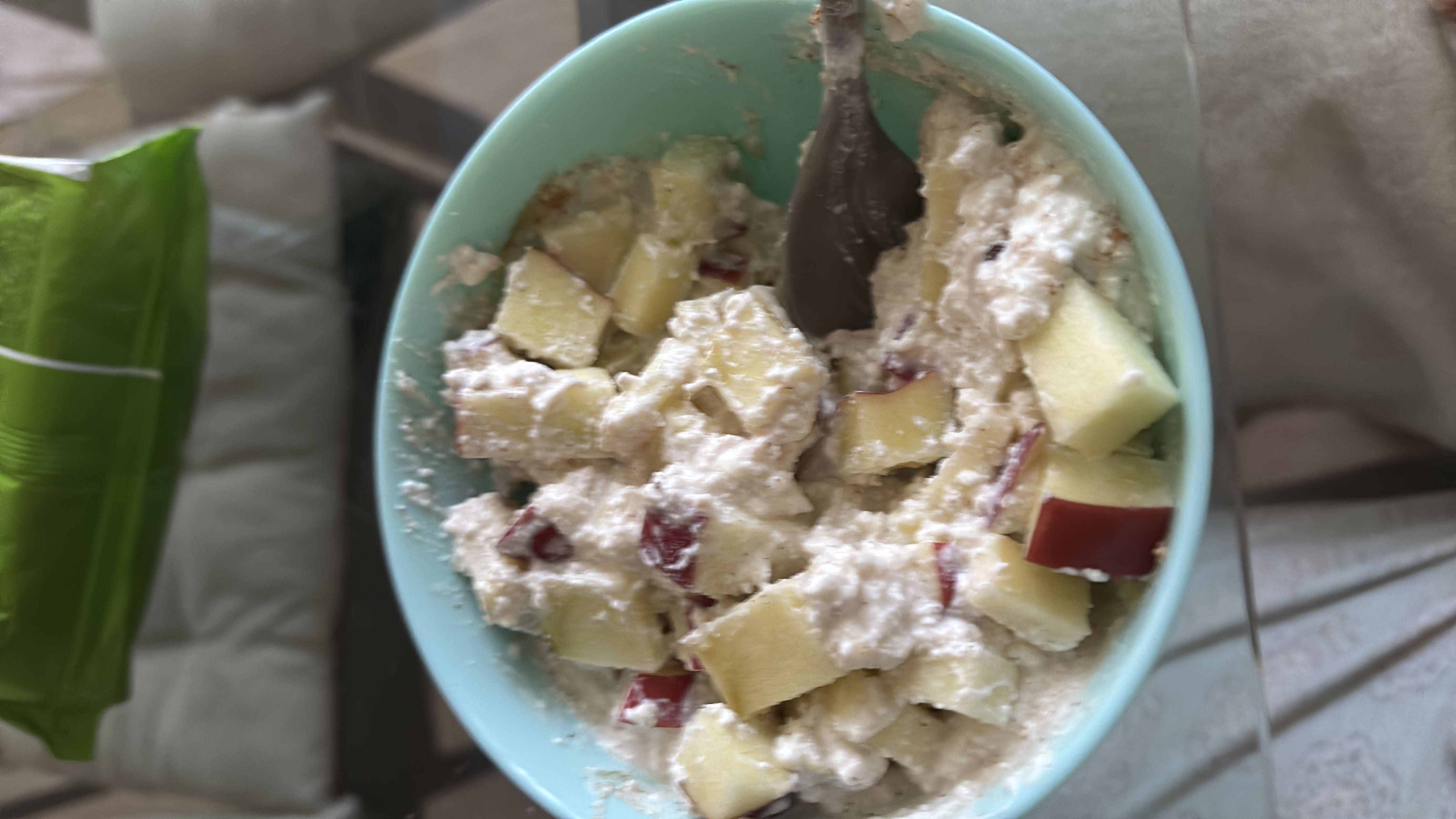 Творог с яблоками