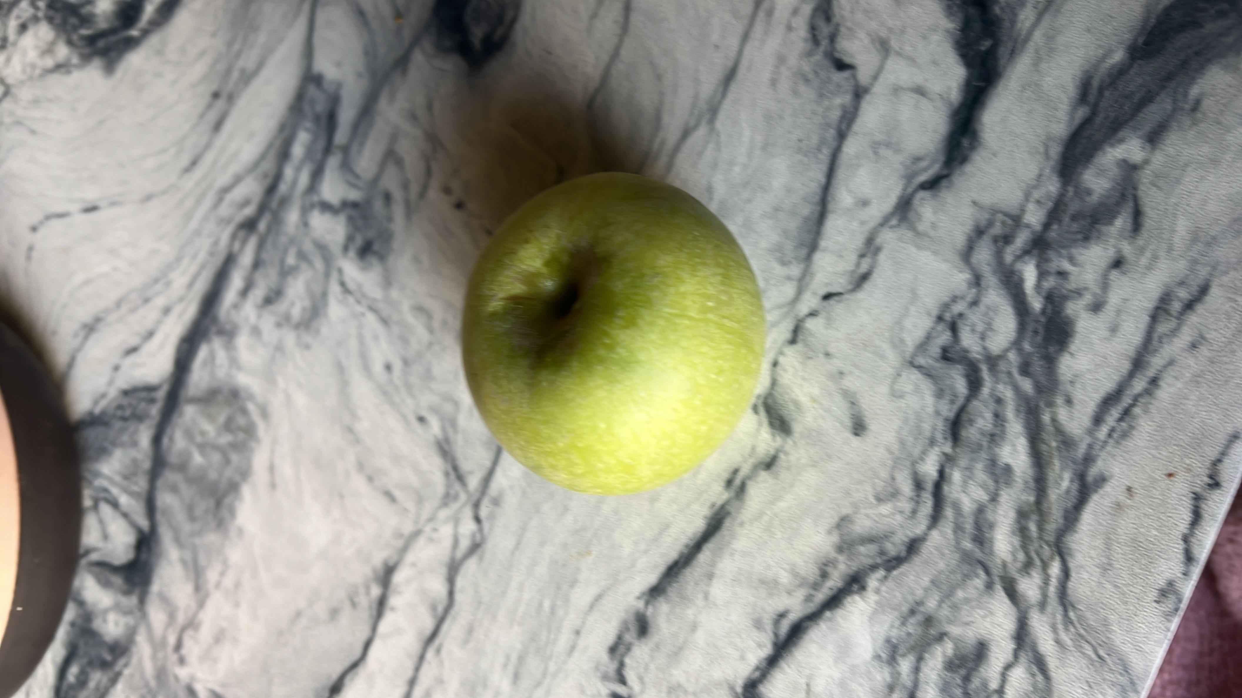 Зеленое яблоко