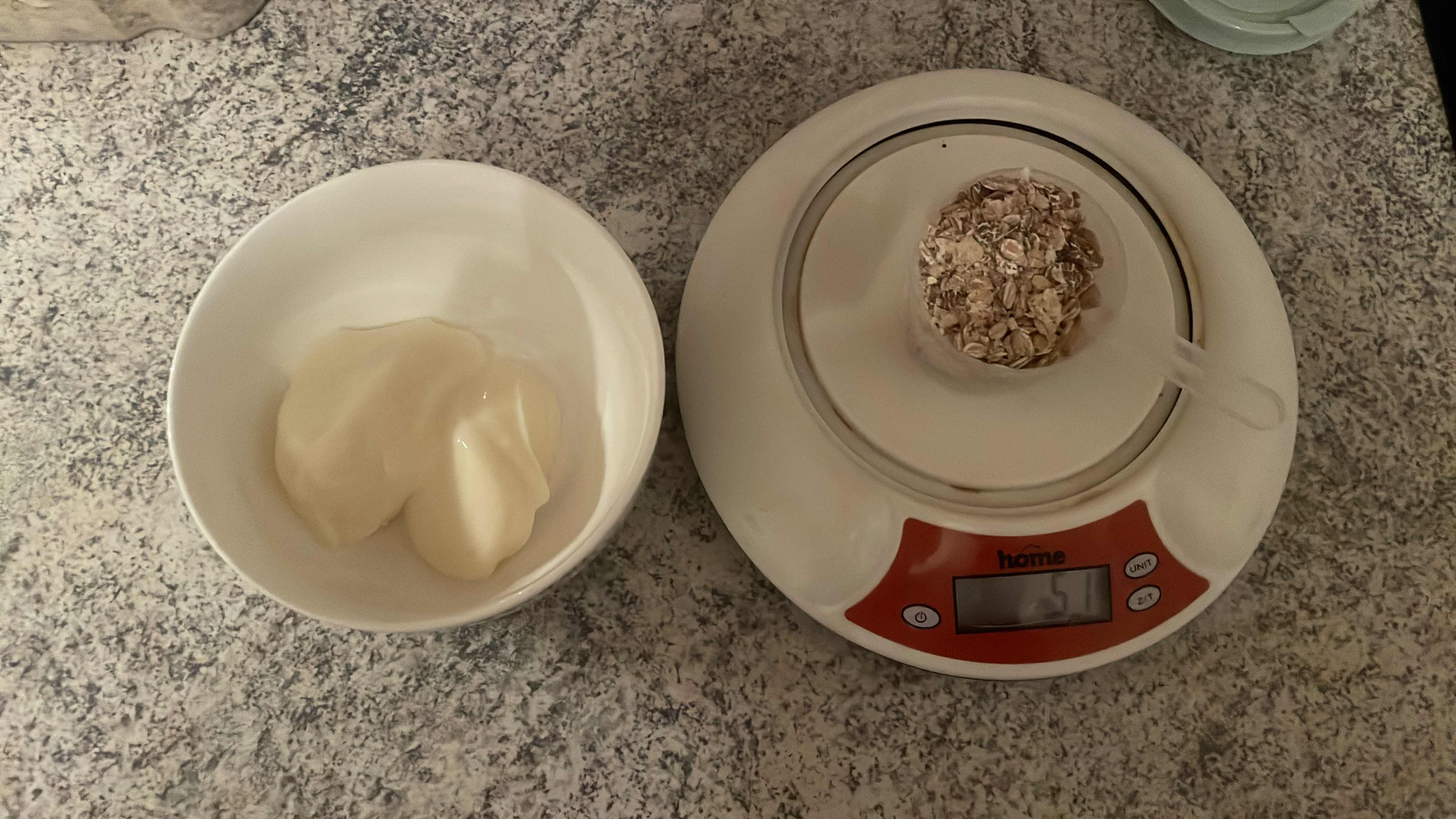 Jogurt in ovseni kosmiči