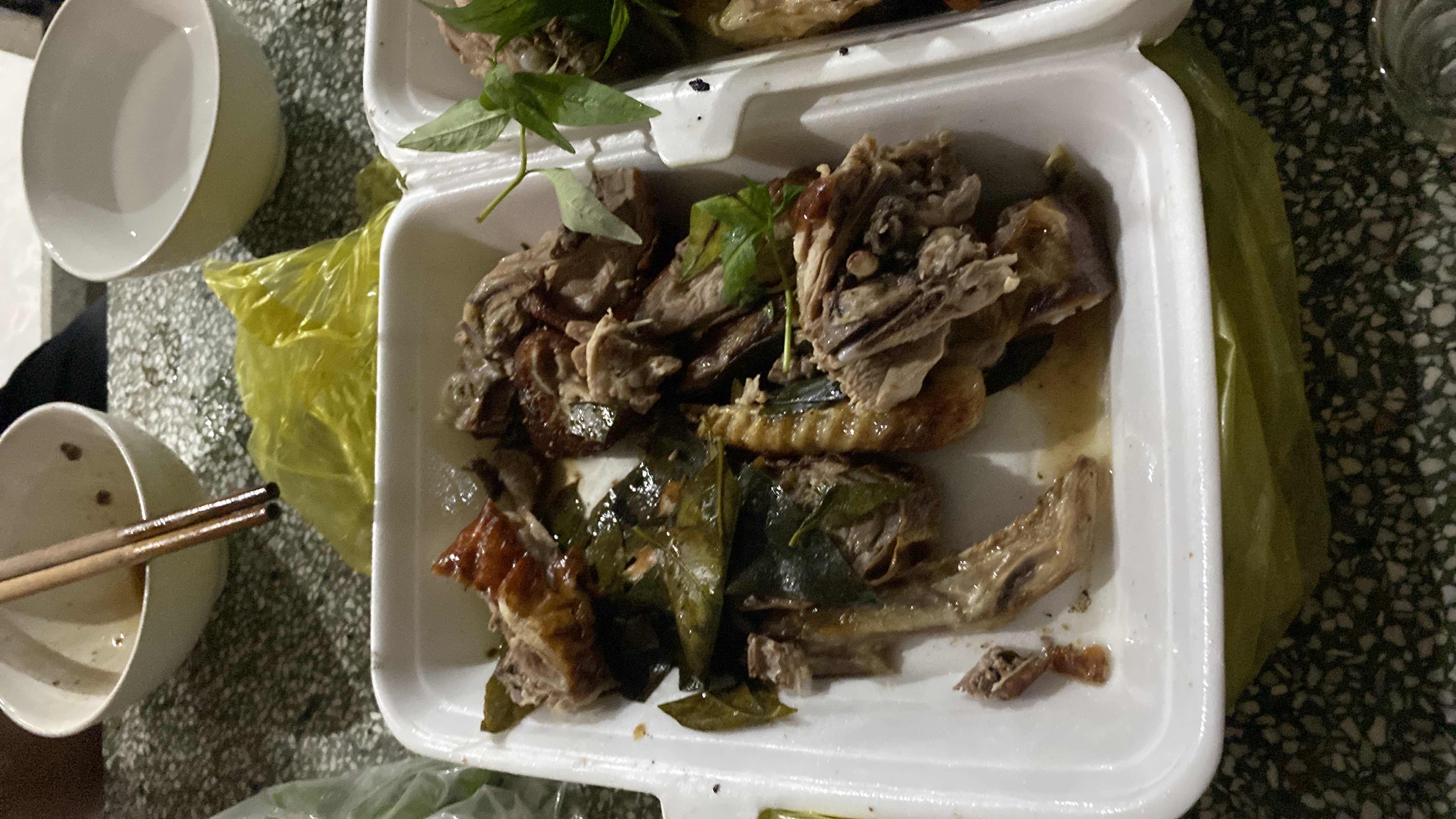 Vịt quay lá mắc mật