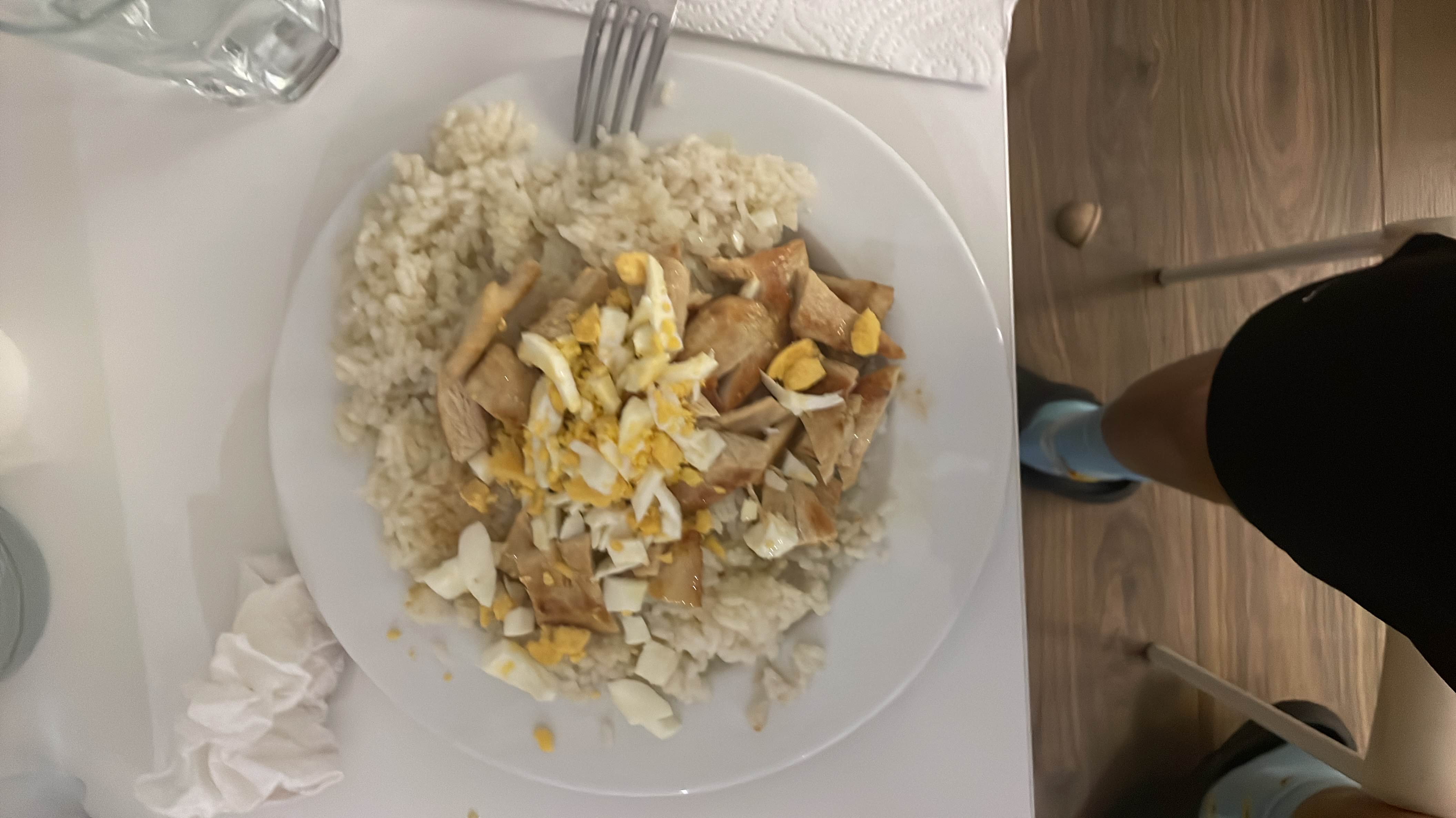 Arroz con pollo y huevo