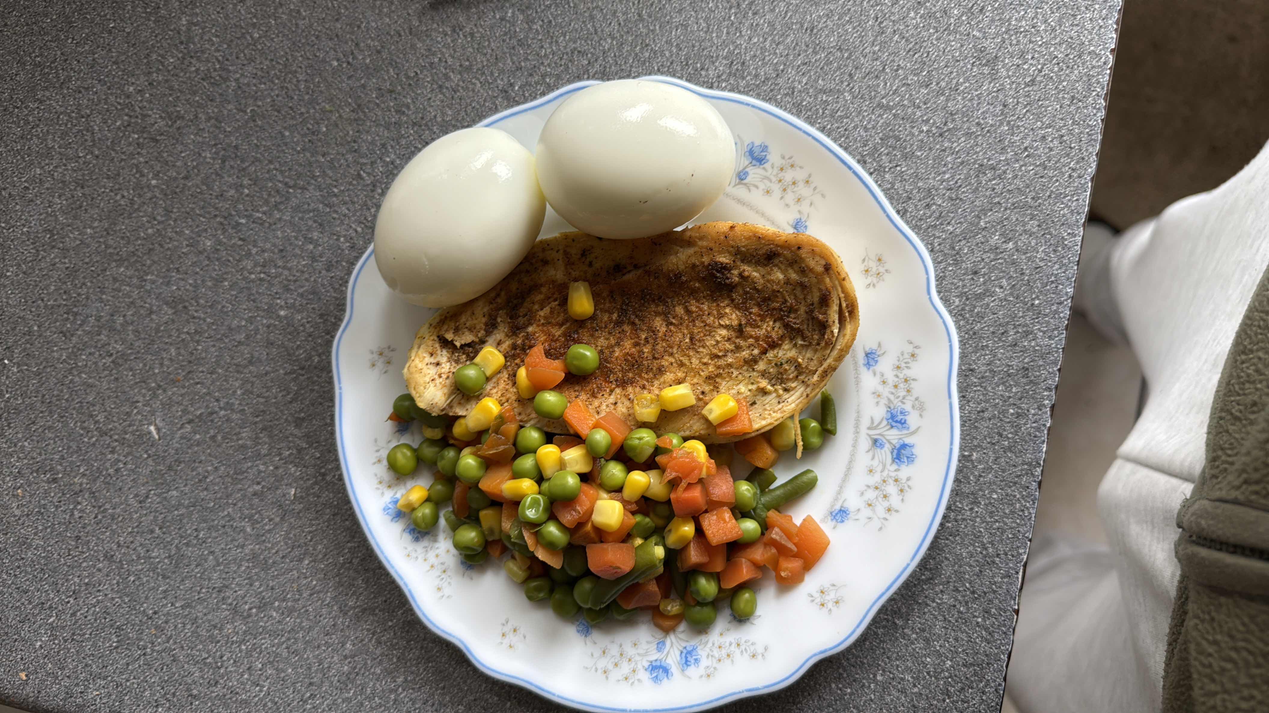 Piept de pui cu legume
