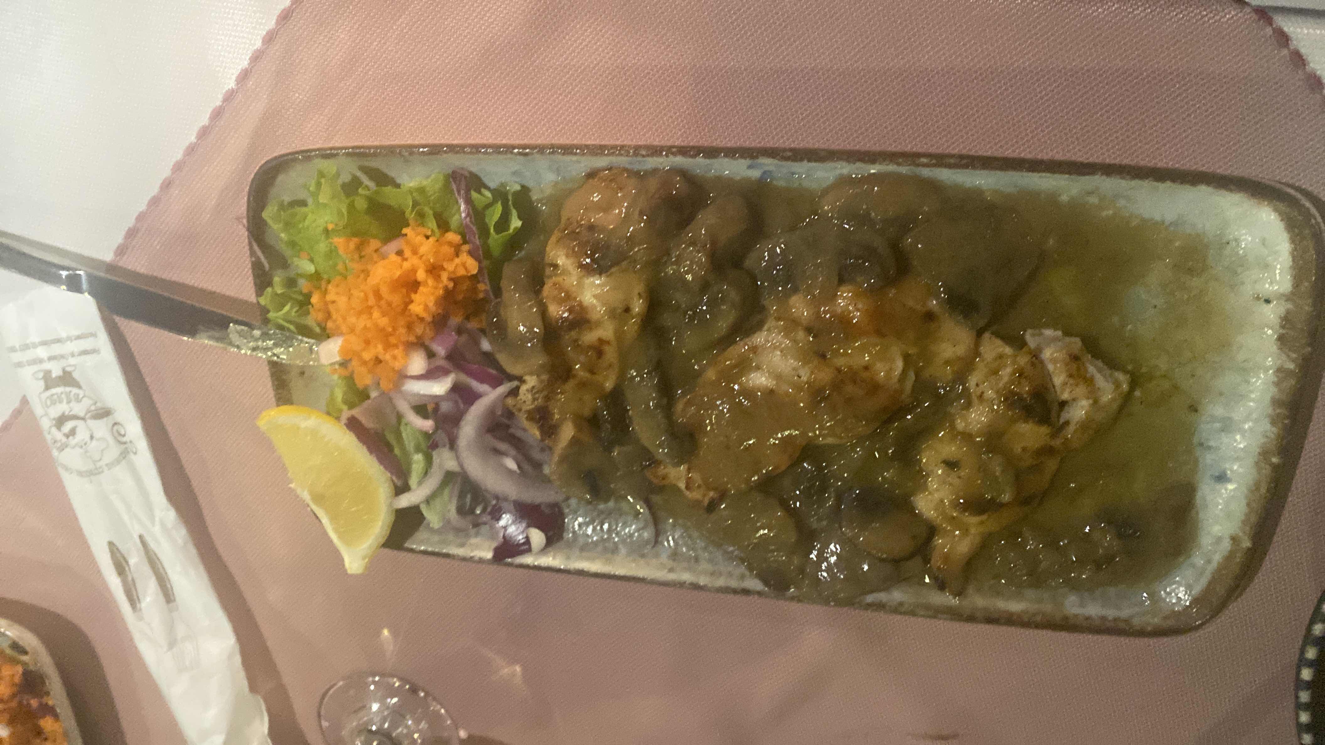 Пилешко с гъбен сос