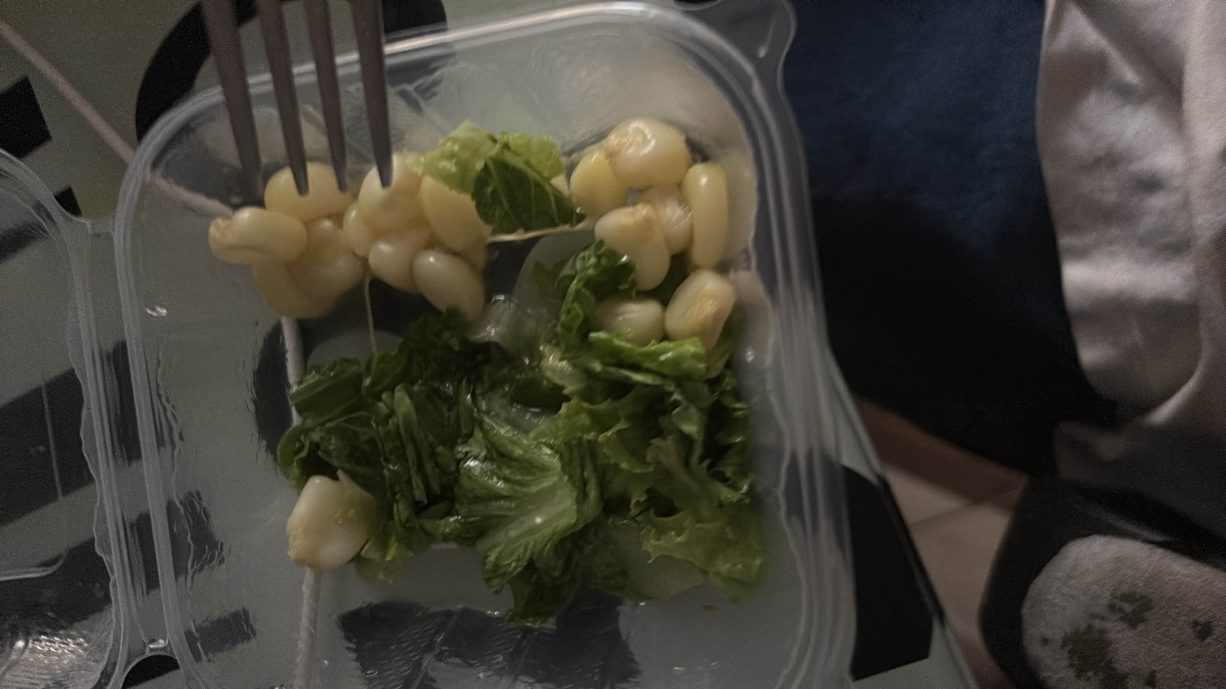 Ensalada de lechuga y maíz