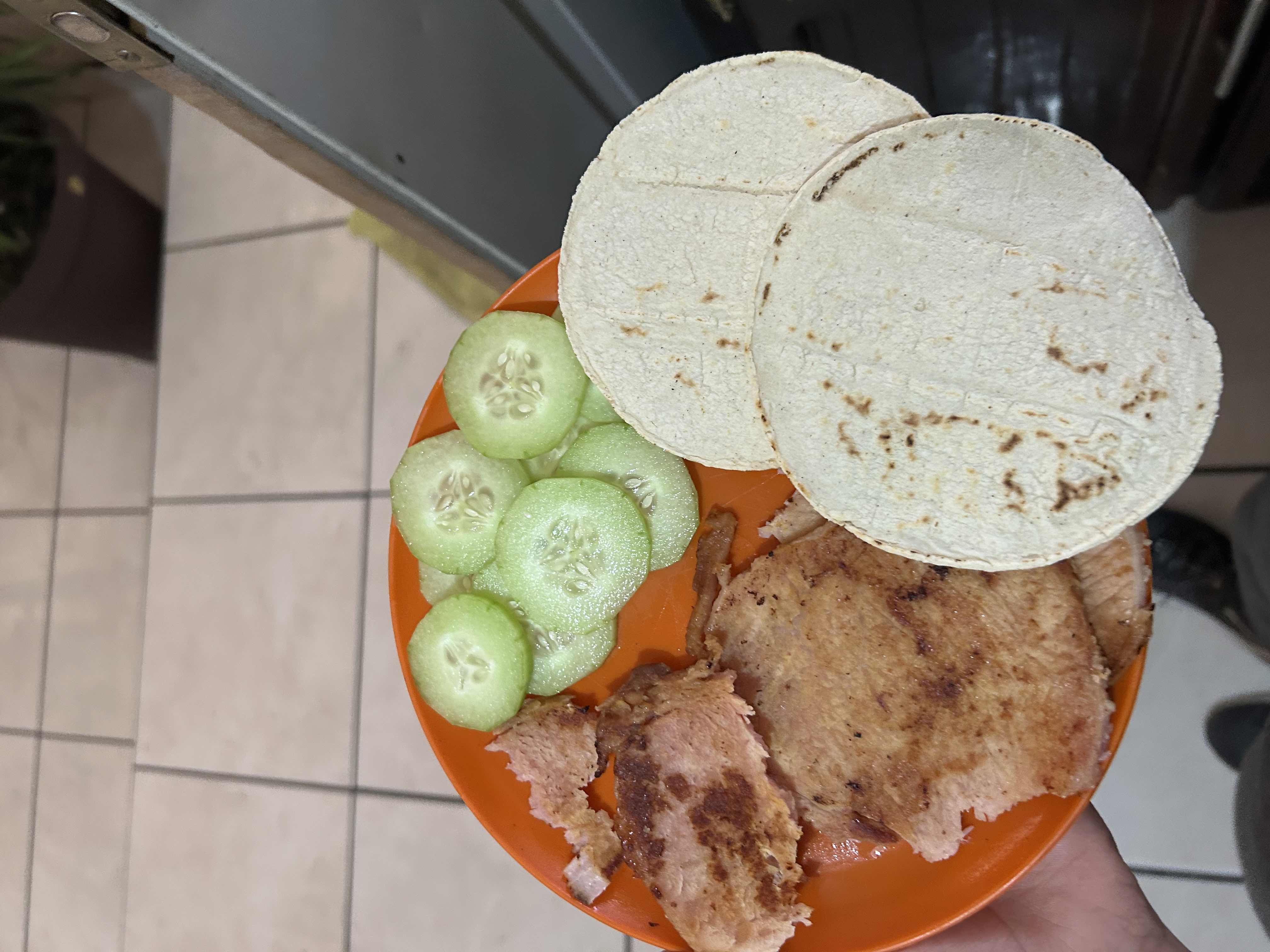Plato de jamón con tortillas