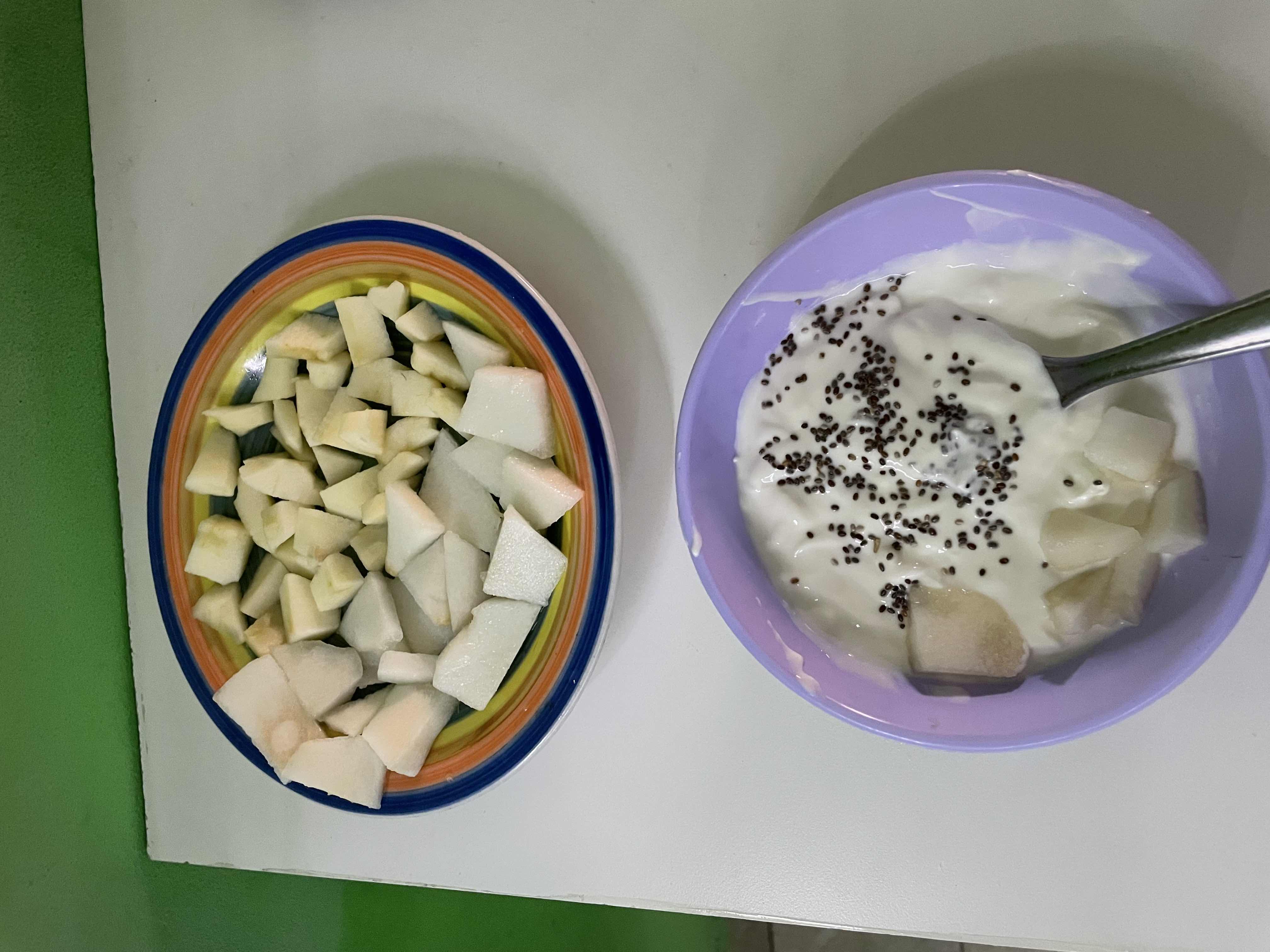 Yogur con pera y chía