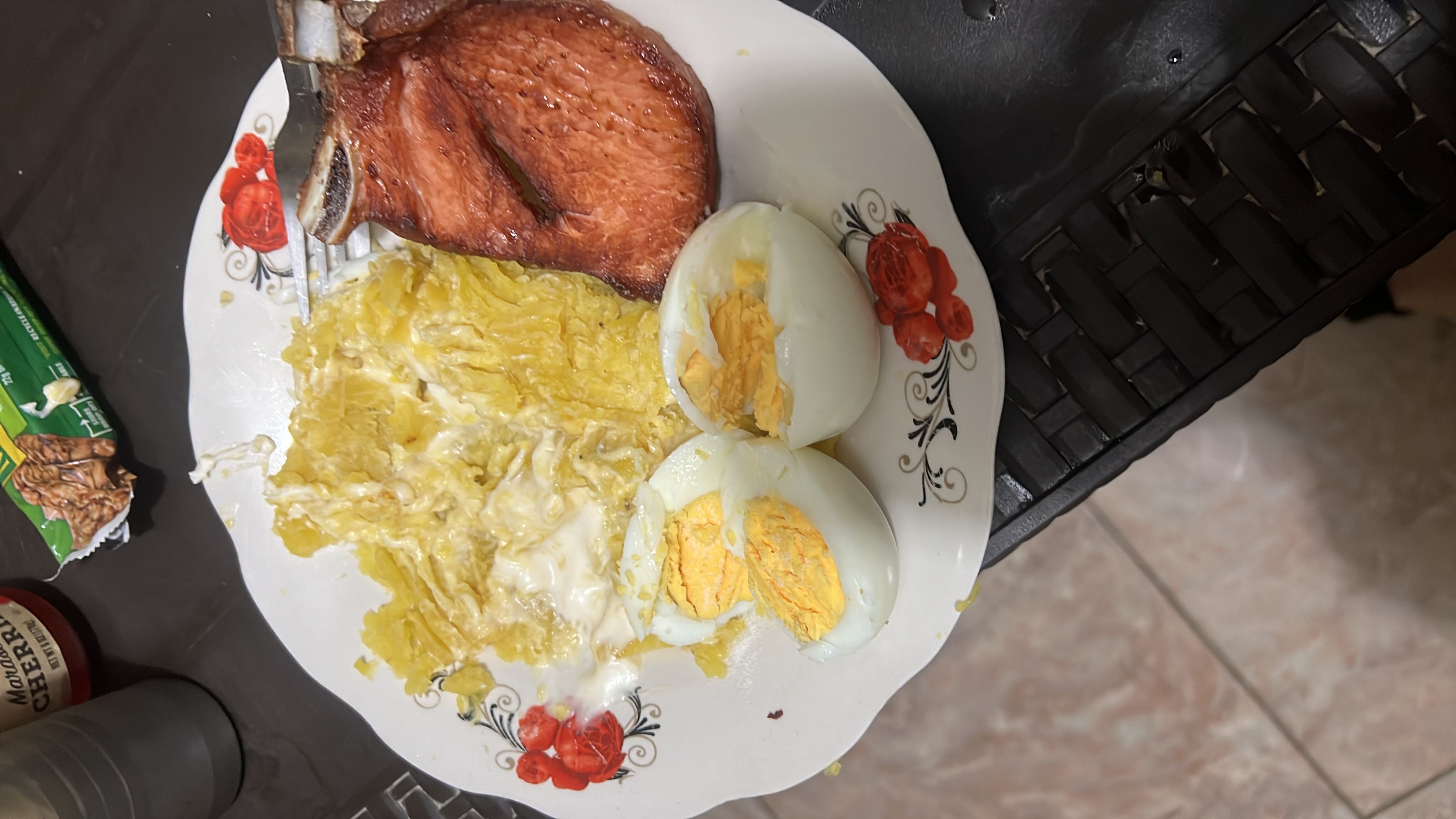 Plato de yuca con huevo