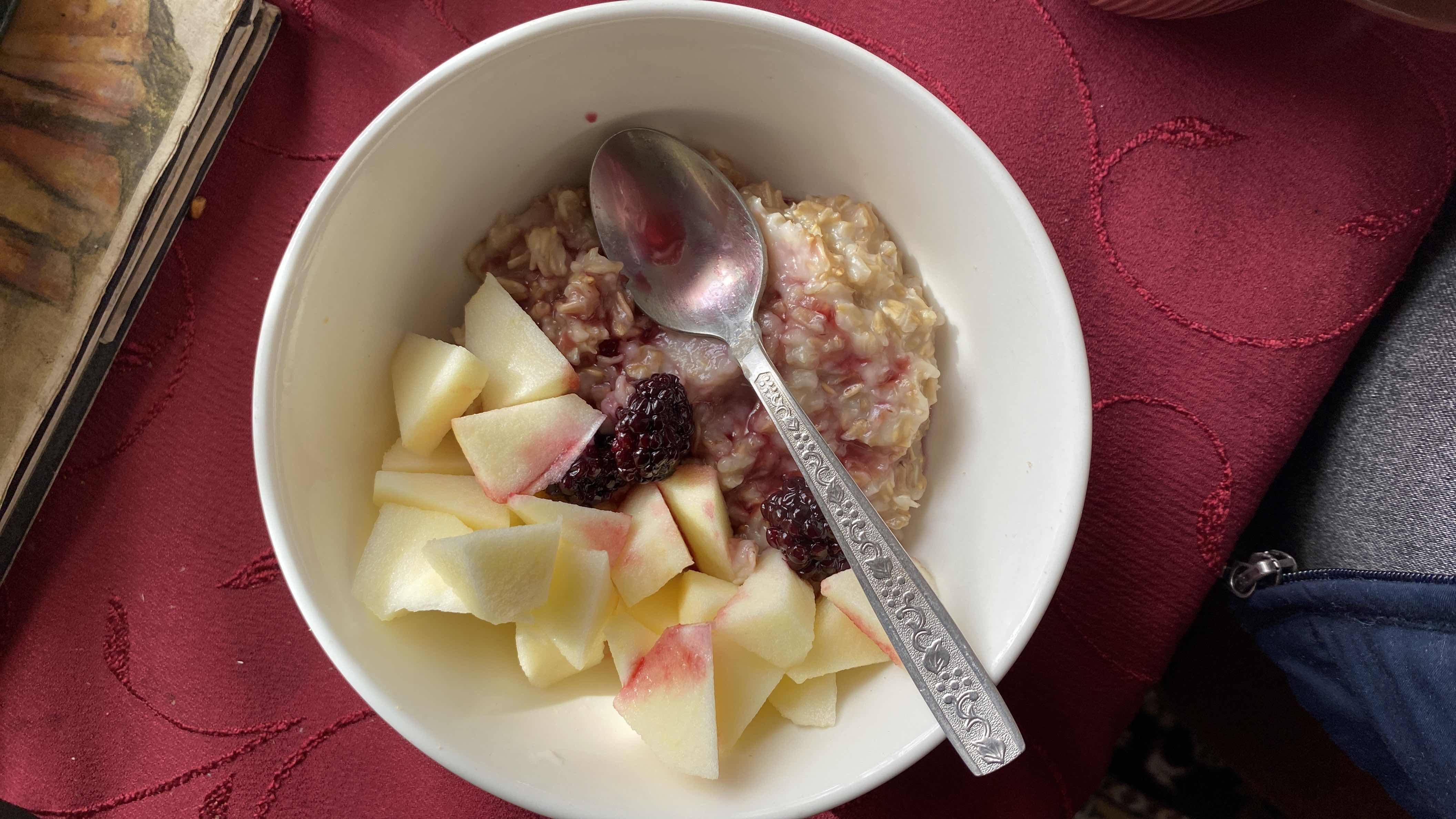 Овсянка с фруктами