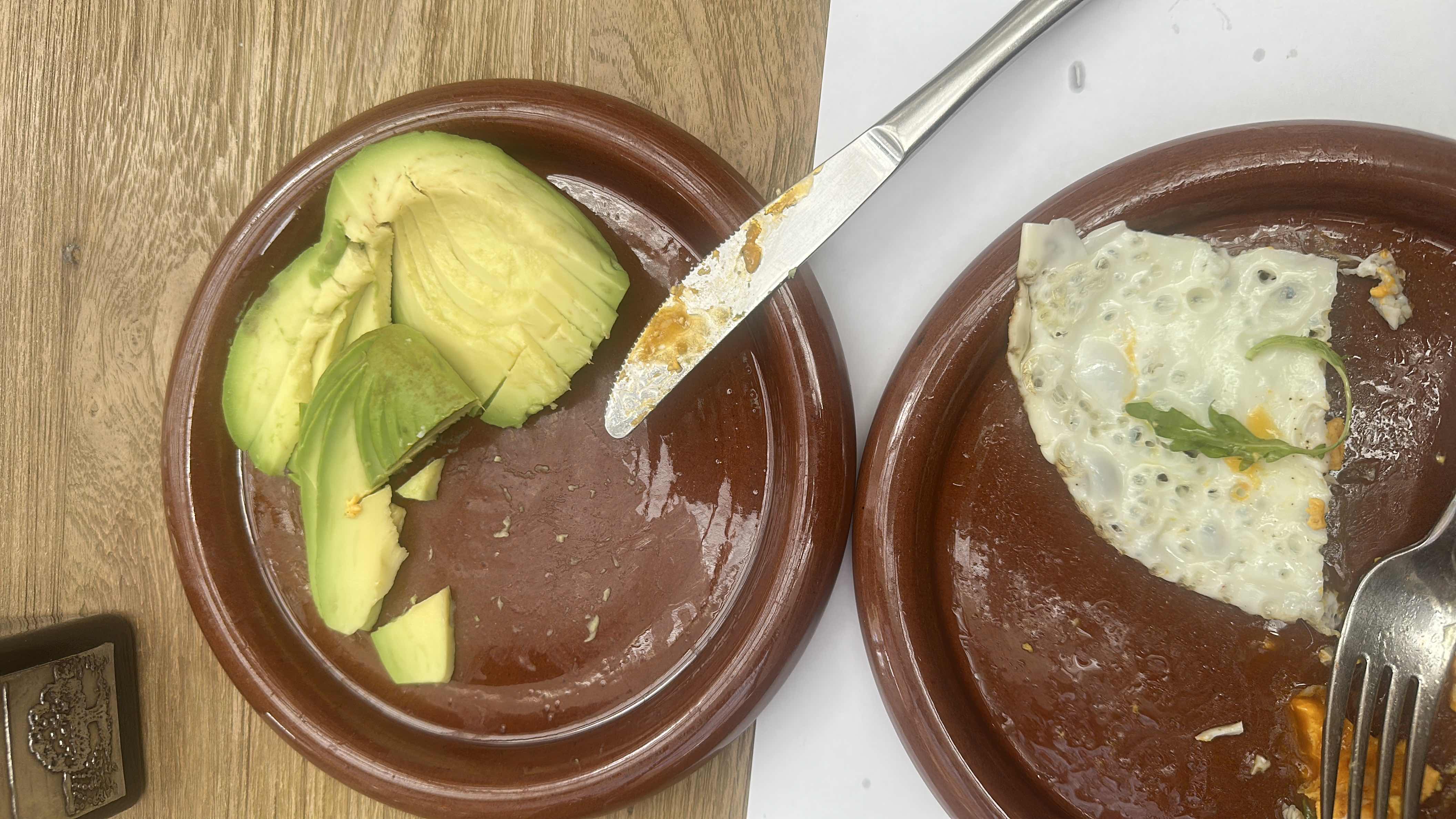 بيض وأفوكادو