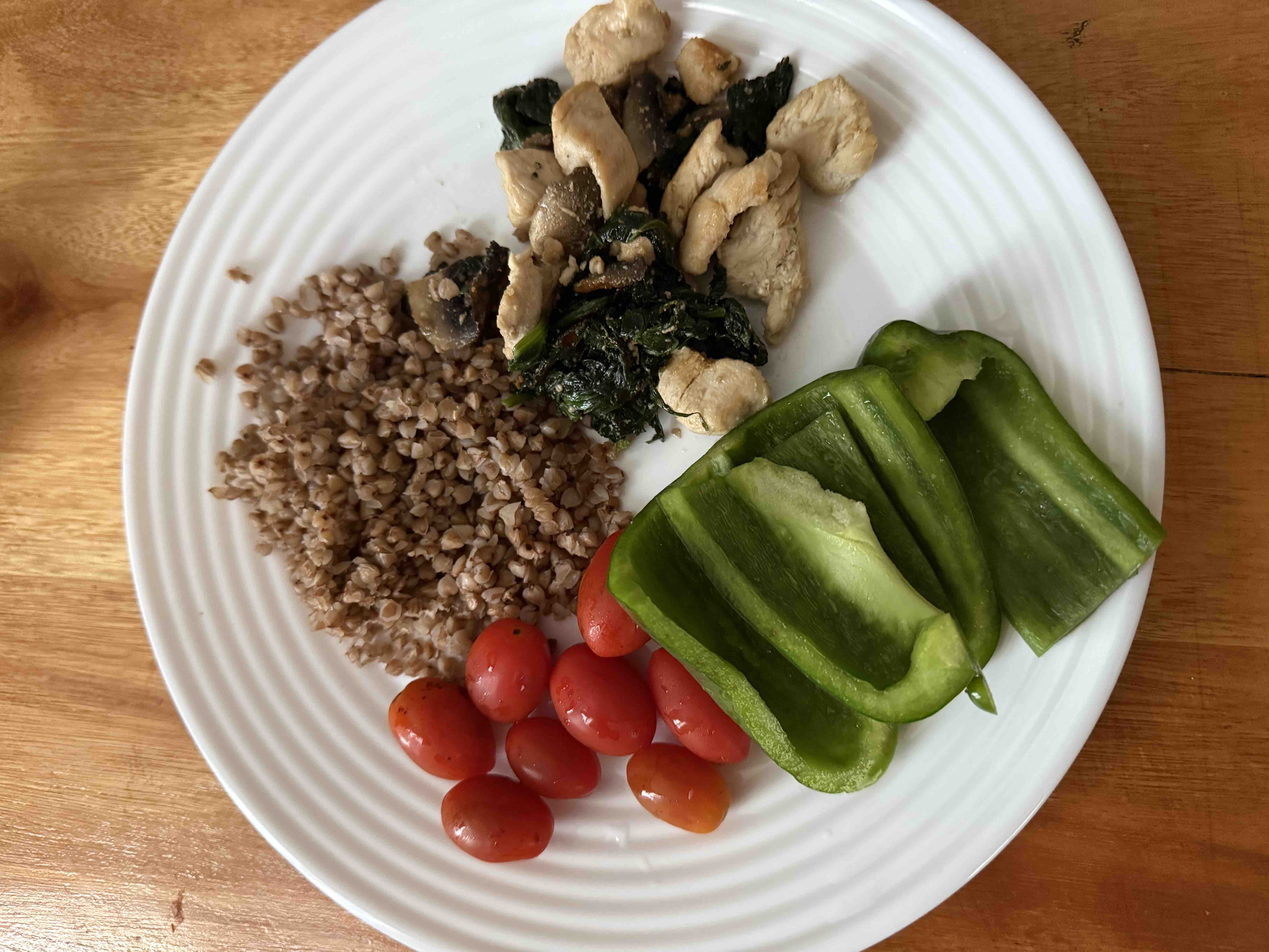 Гречка с курицей и овощами