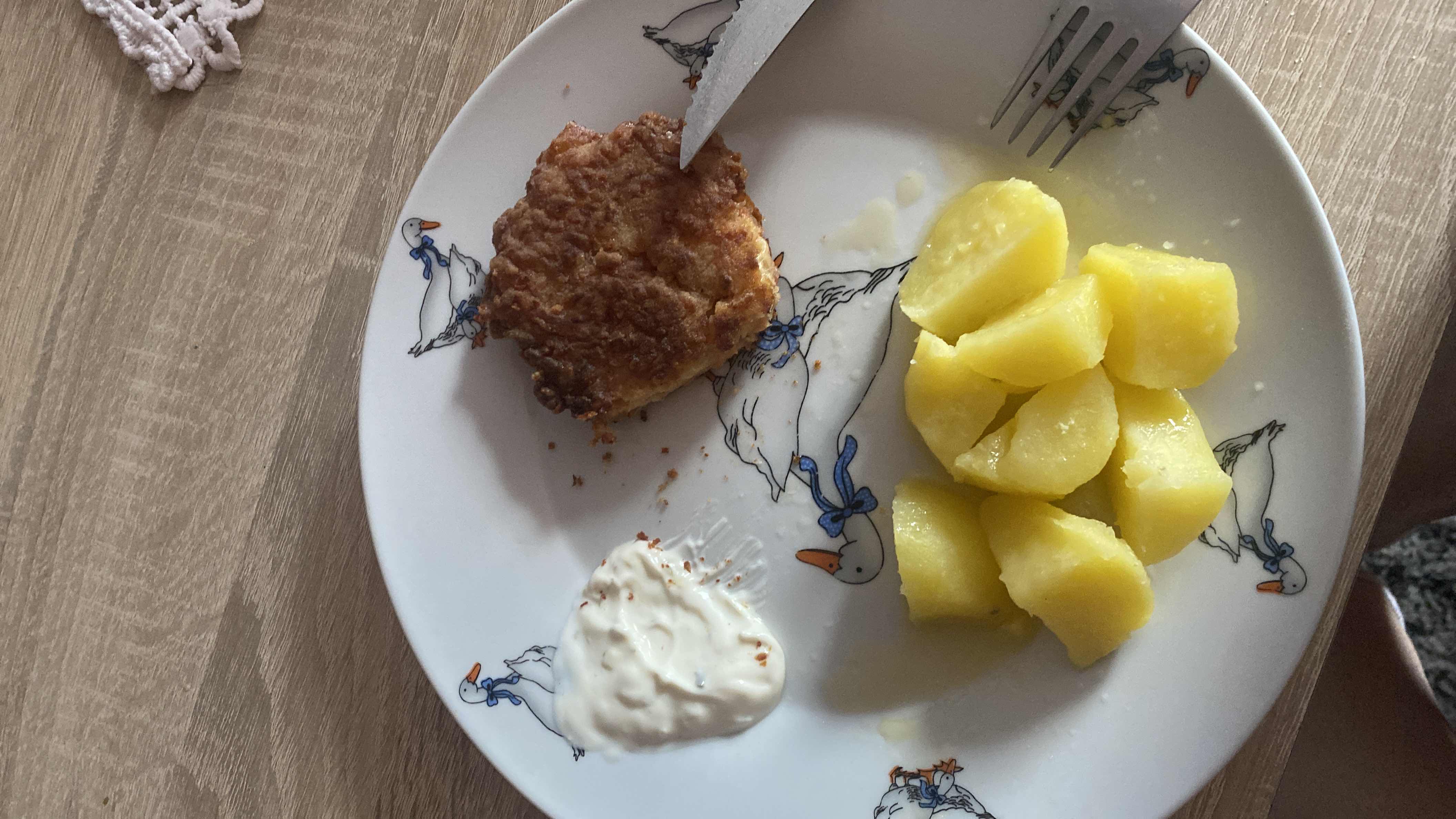 Smažený sýr s brambory